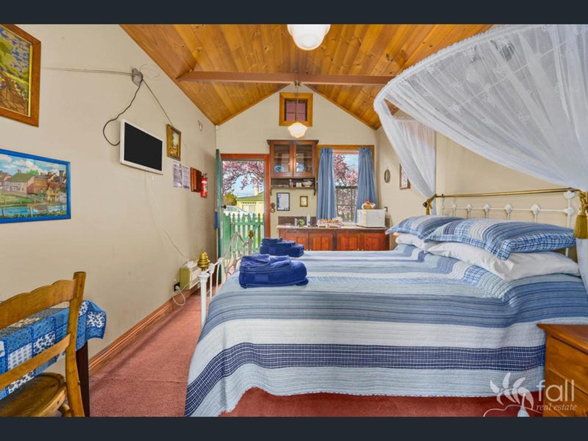 Double Room - Garden Cottage Studio photo 3