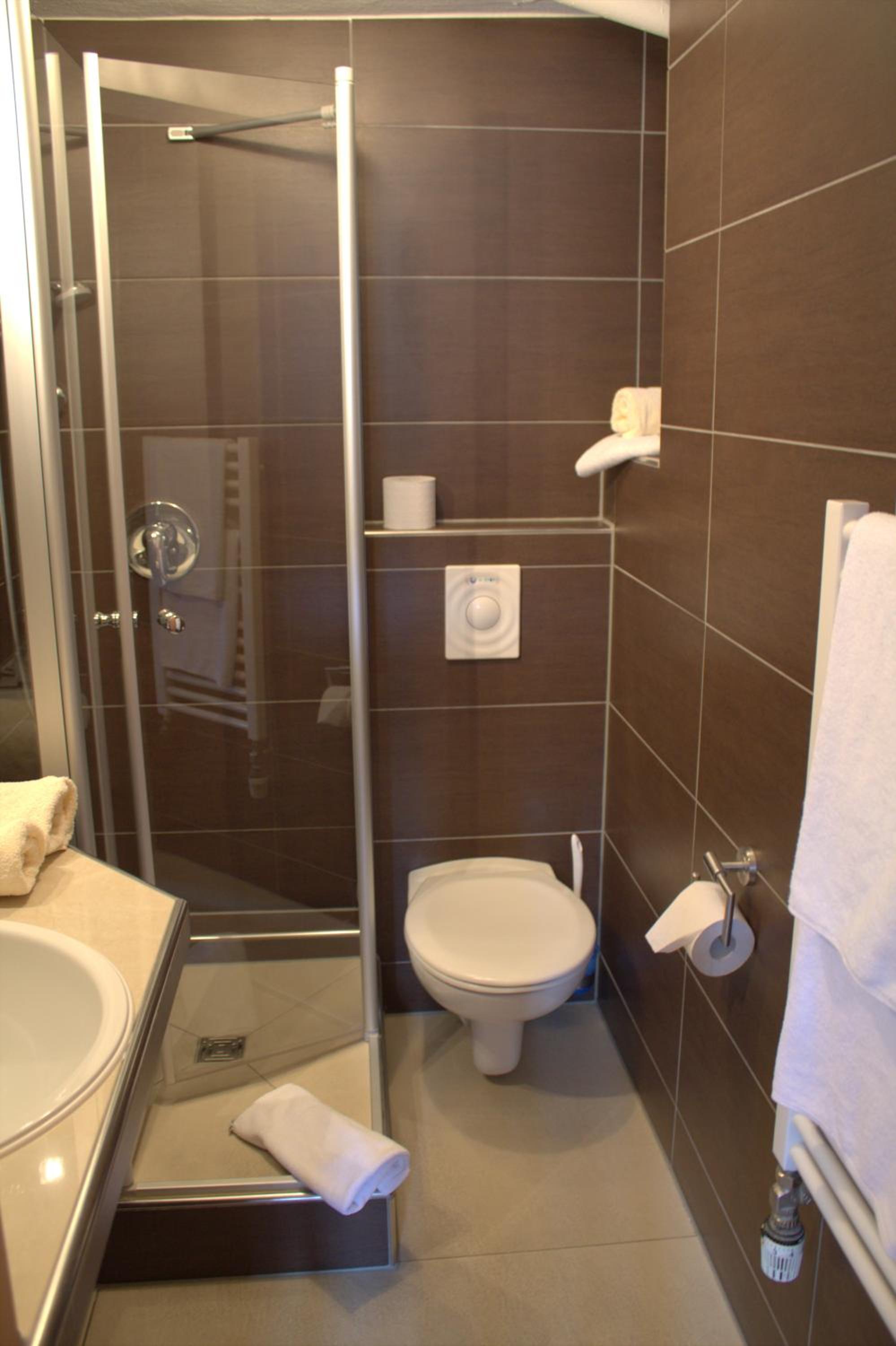 Standard Double Room - Photo 8