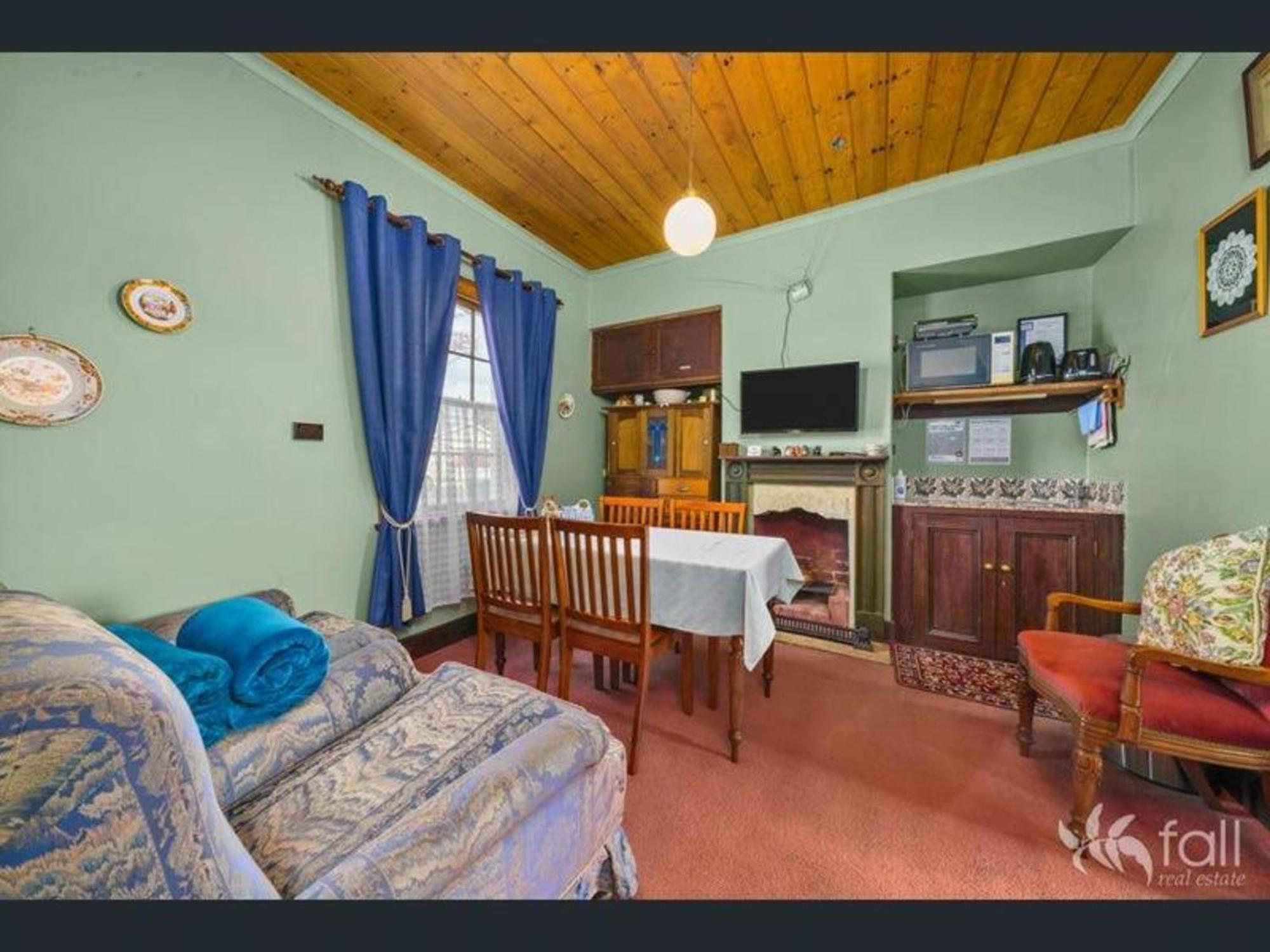 Family Room with Private Bathroom photo 3