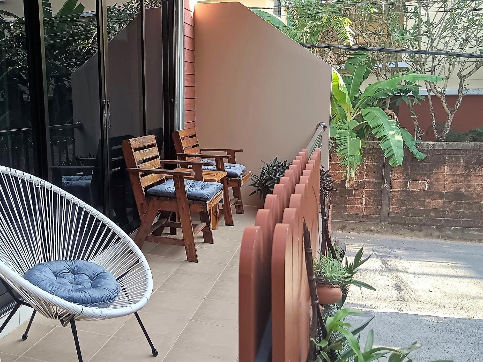 Deluxe Double Room with Pool Access - Photo 11