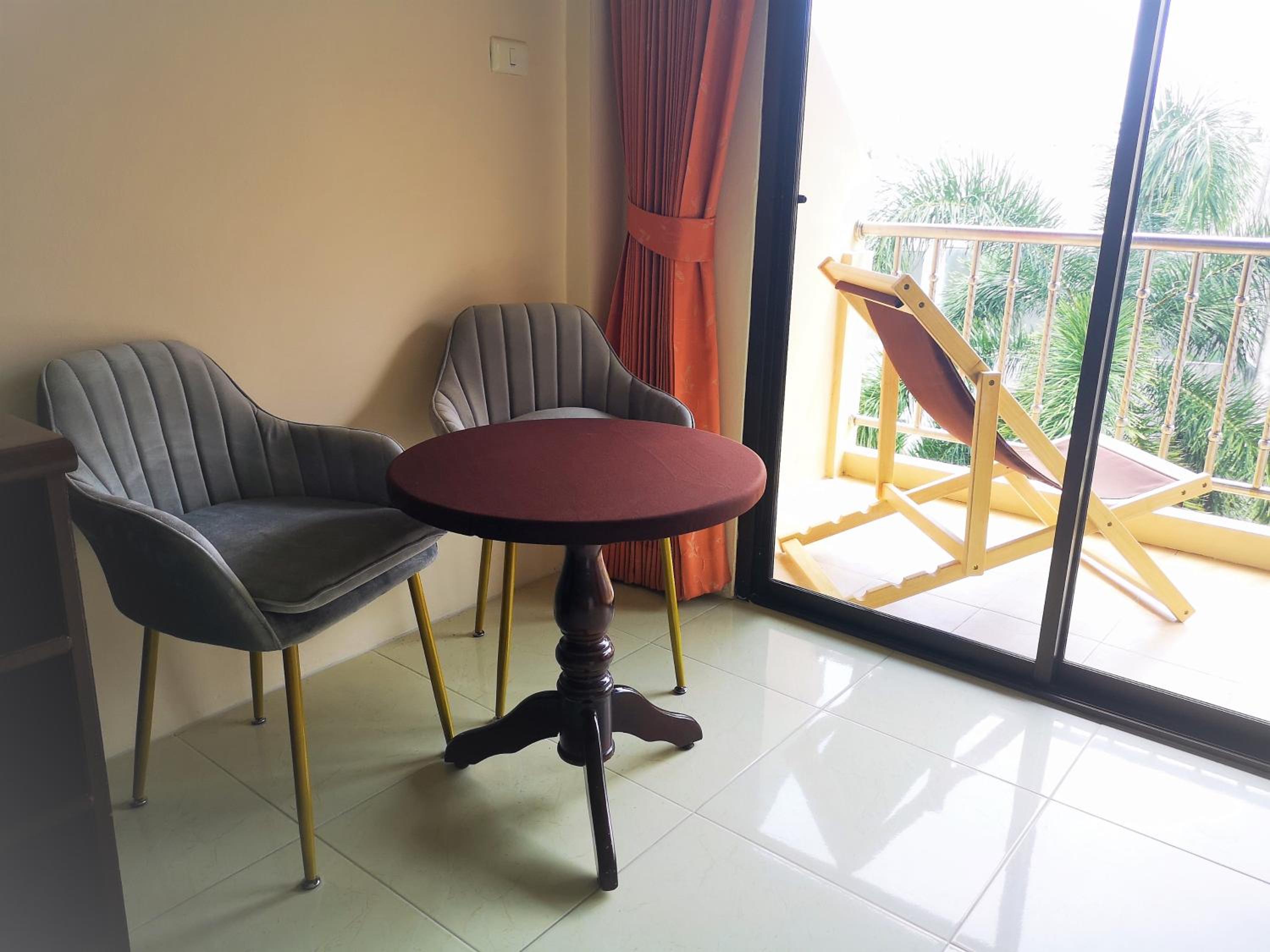 Deluxe Double Room with Balcony and Pool View - Photo 6