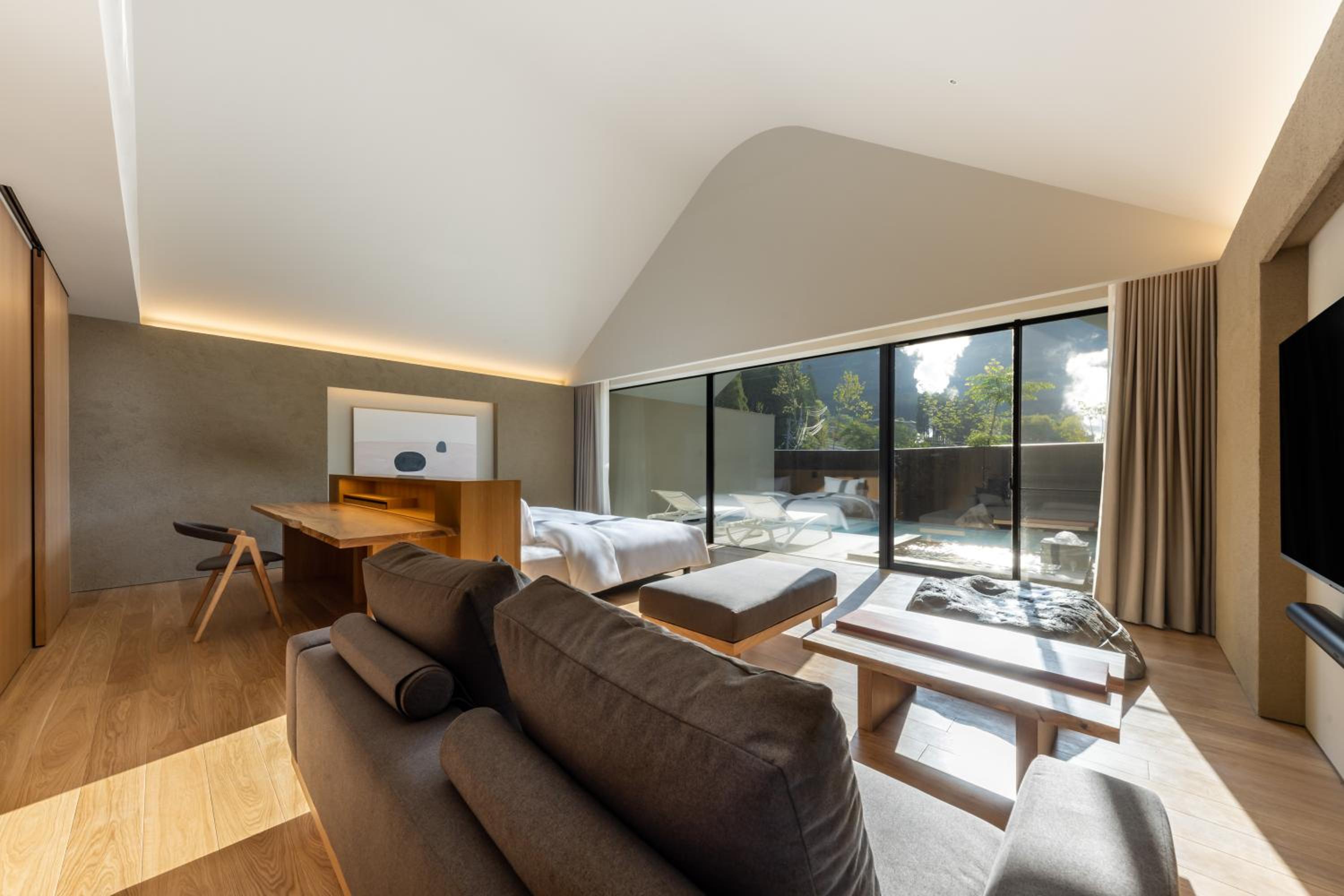 Garden Side Villa with Private Open-Air Bath and Private Pool with Yufudake View