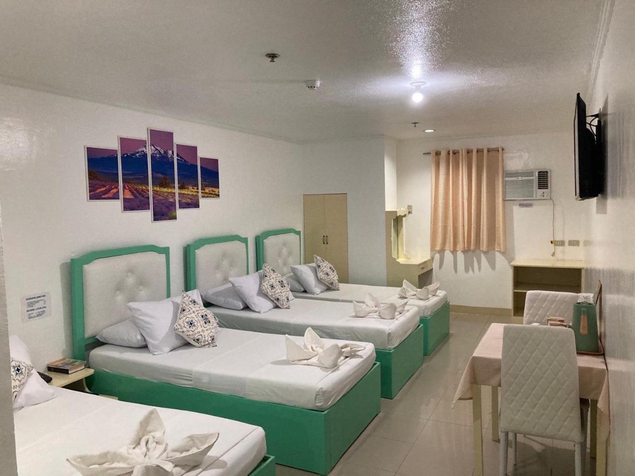Quadruple Room - Photo 1