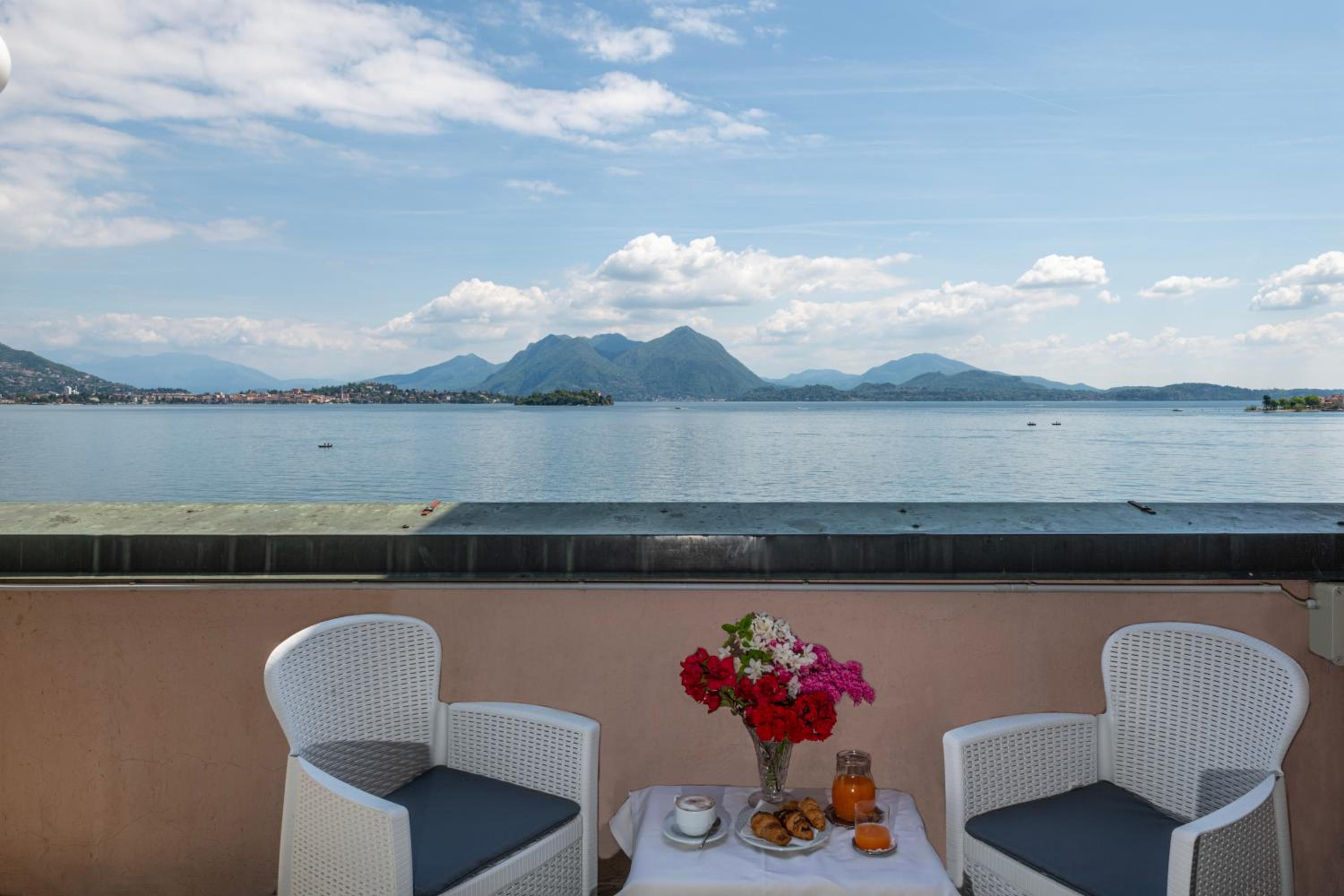 Mini Suite with Lake View - Split Level - Photo 6