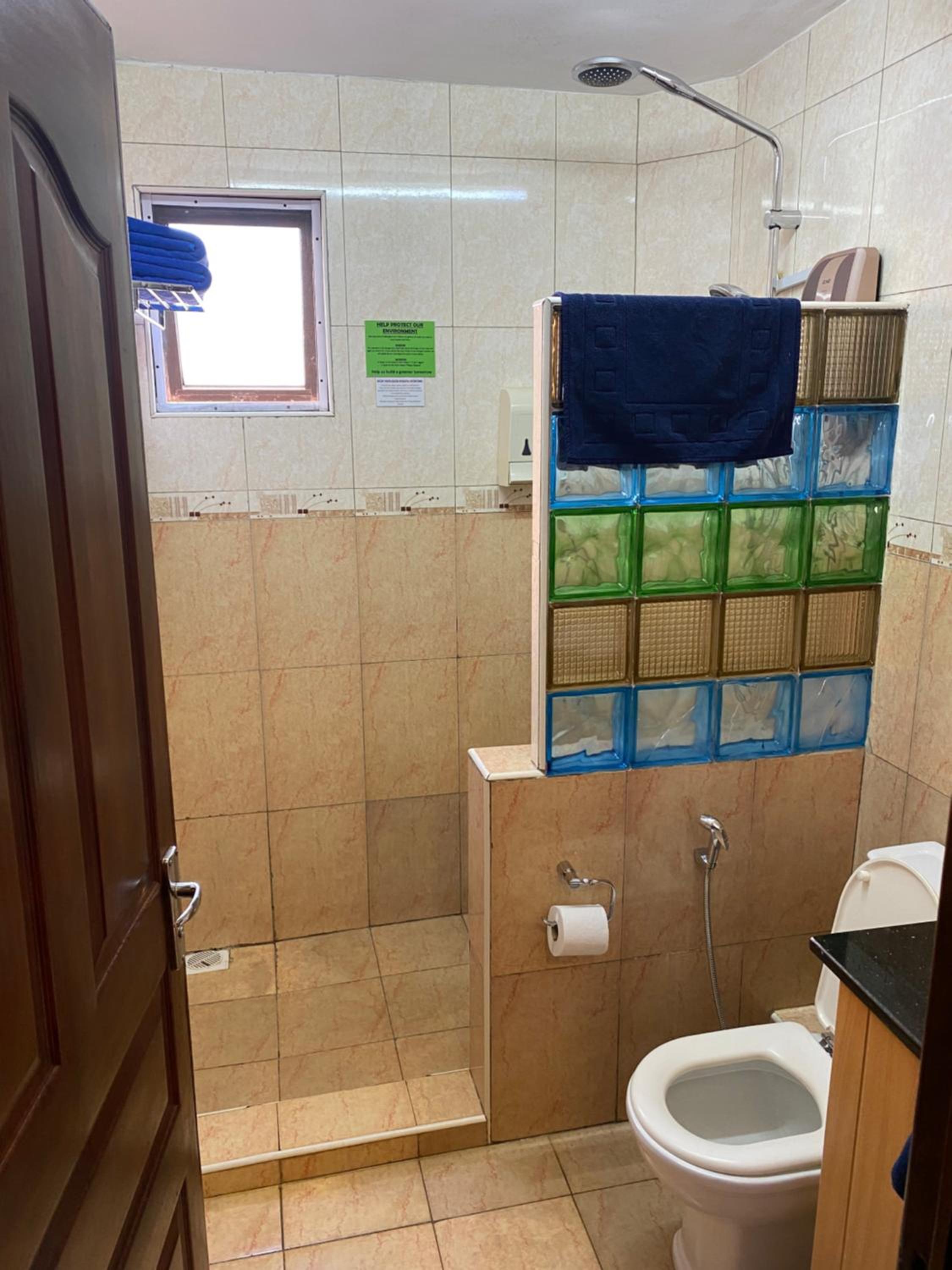DOUBLE/TWIN ROOM WITH FAN - Photo 2