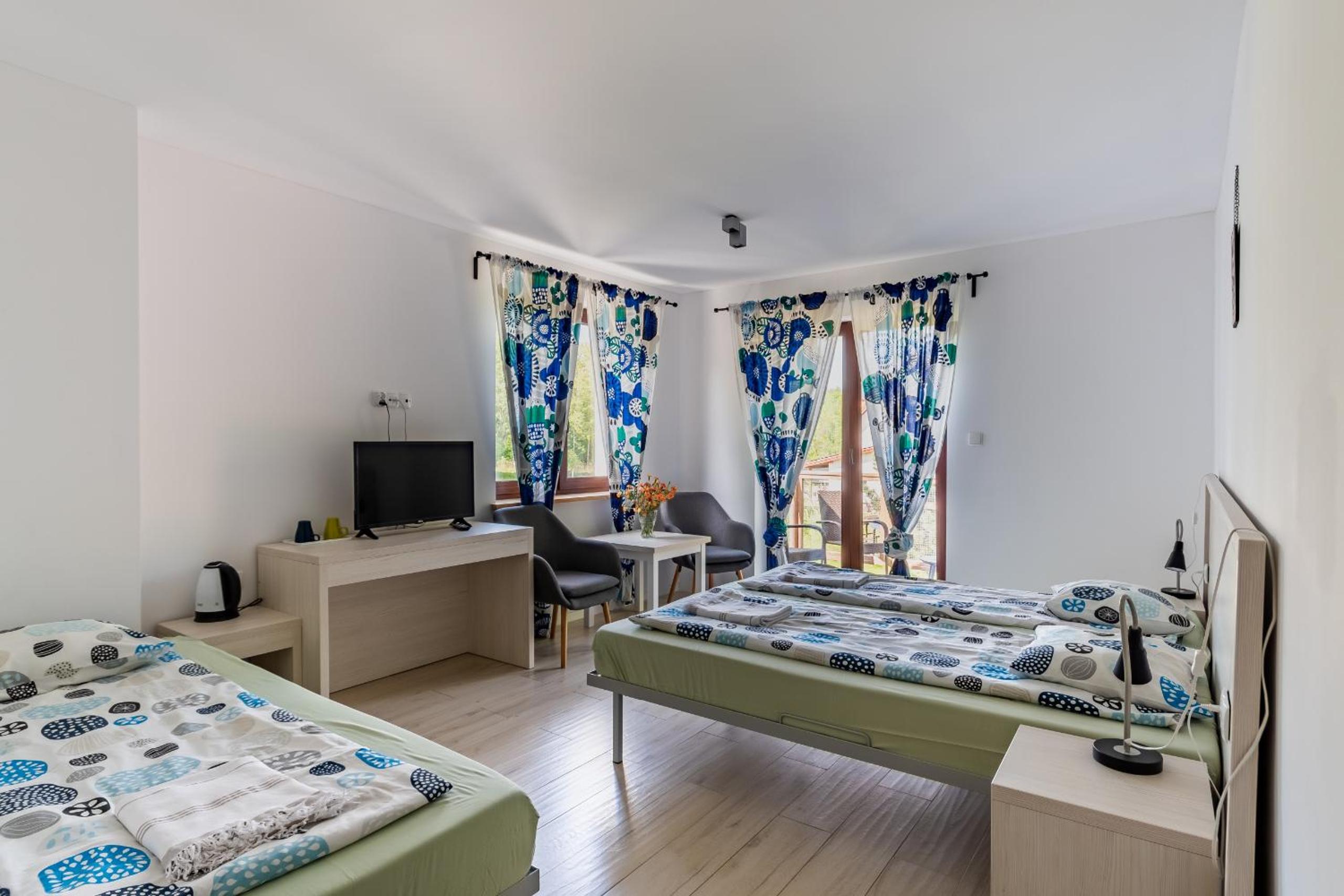 Family Room (2 Adults + 1 Child) - Photo 1