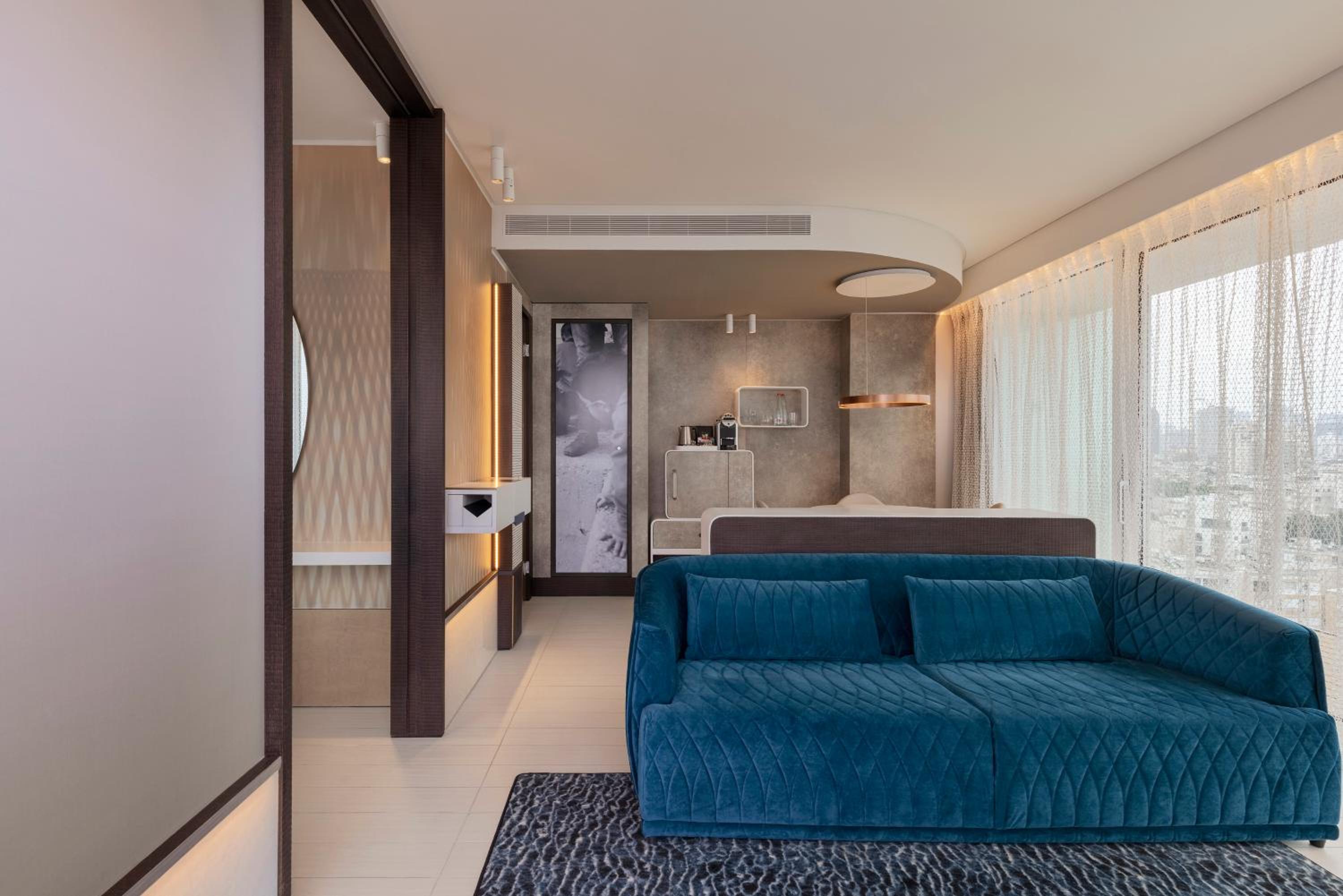 Deluxe Suite with Sea View - Photo 1
