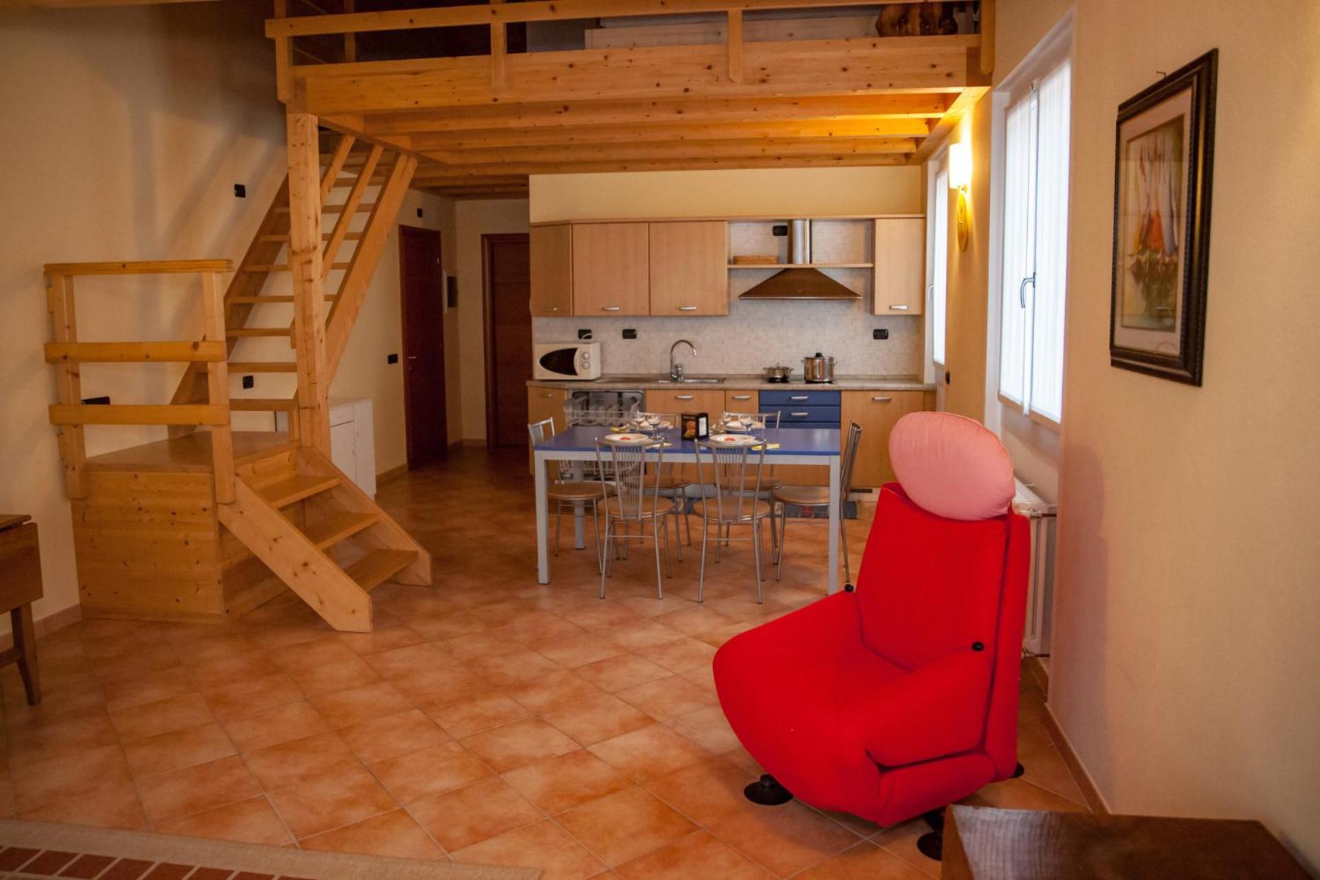 Apartment - Split Level - Photo 11