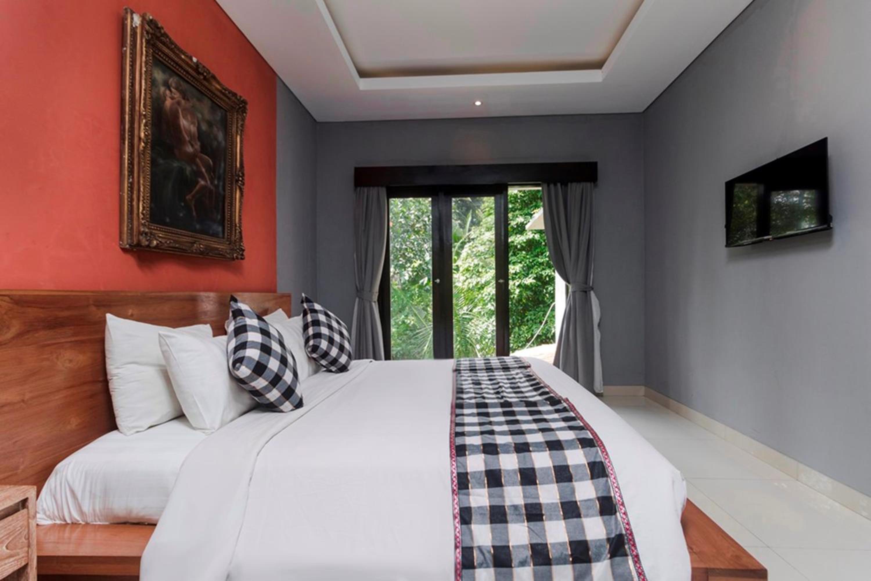 Three-Bedroom Suite - Photo 14