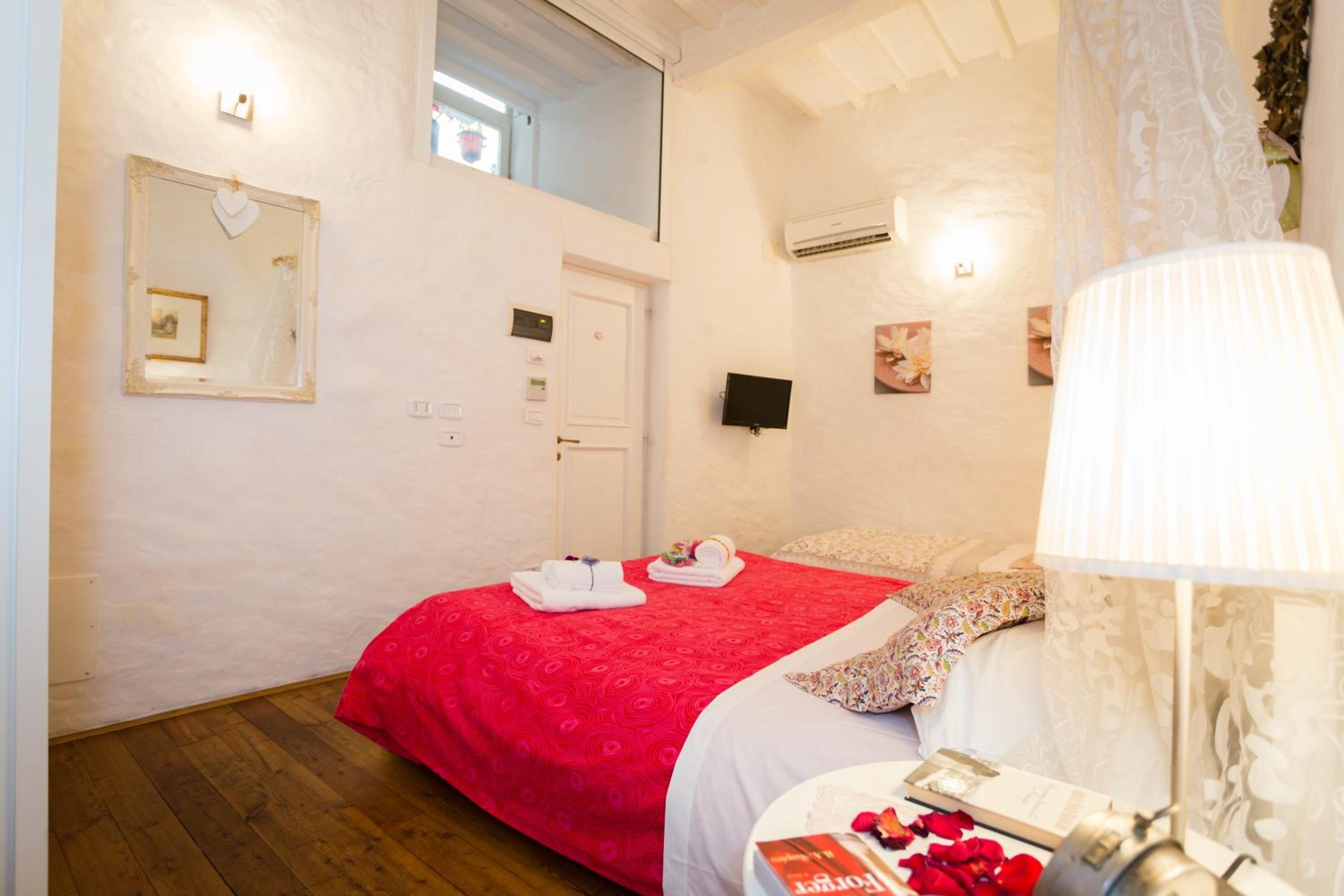 Triple Room with Private Bathroom - Photo 1