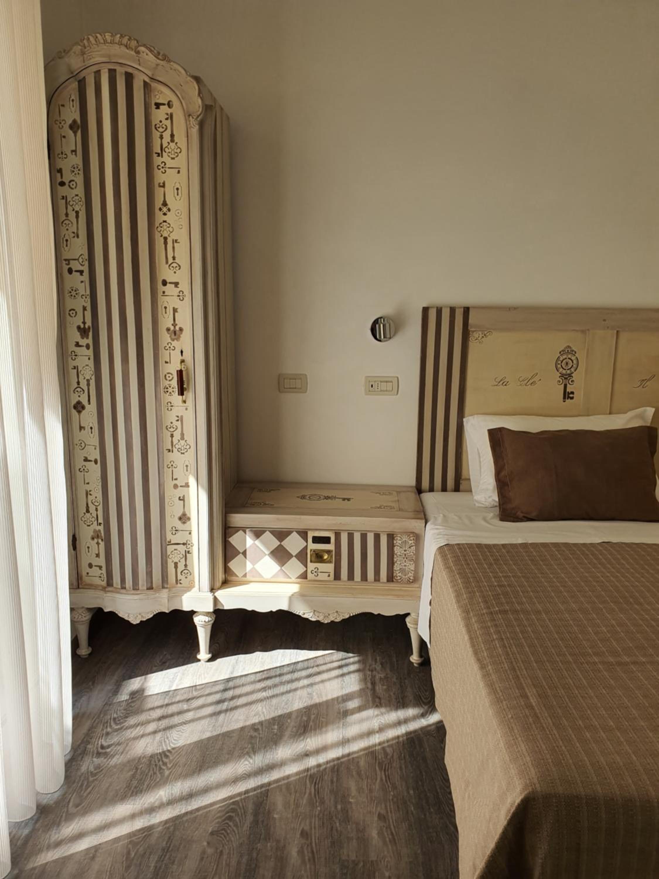 Adjoining Rooms with Side Sea View photo 2