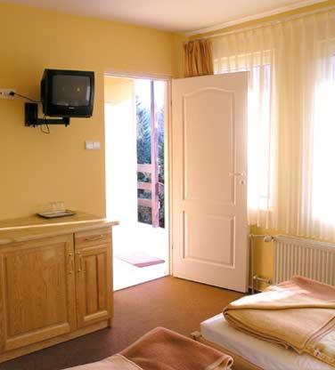 Economy Double Room photo 2