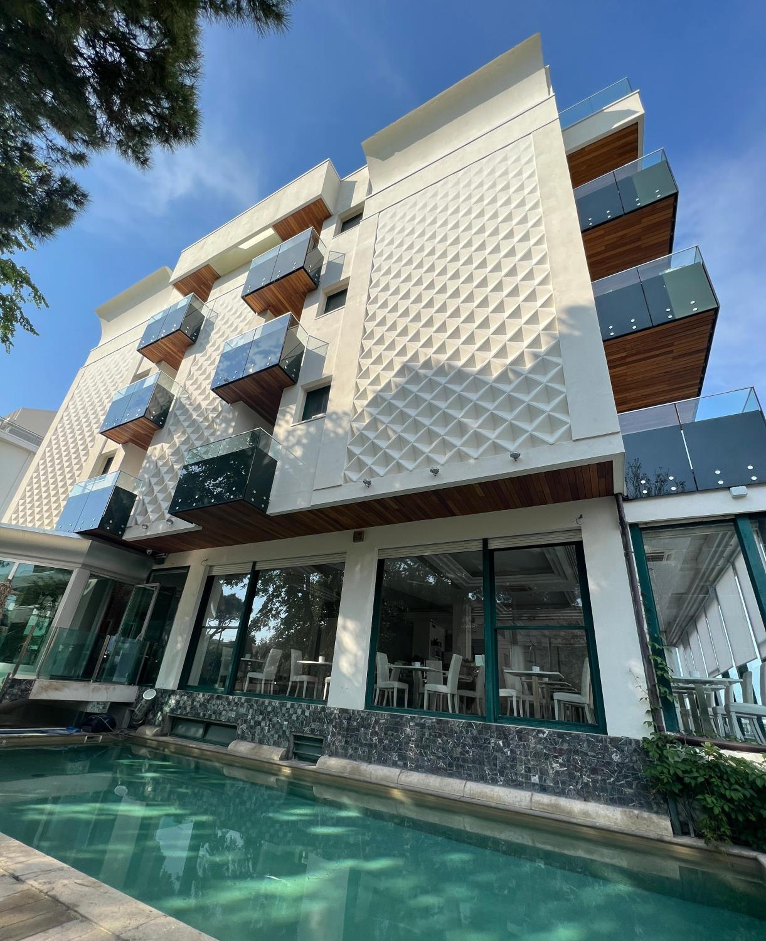 Superior Double or Twin Room with Pool View - Photo 3