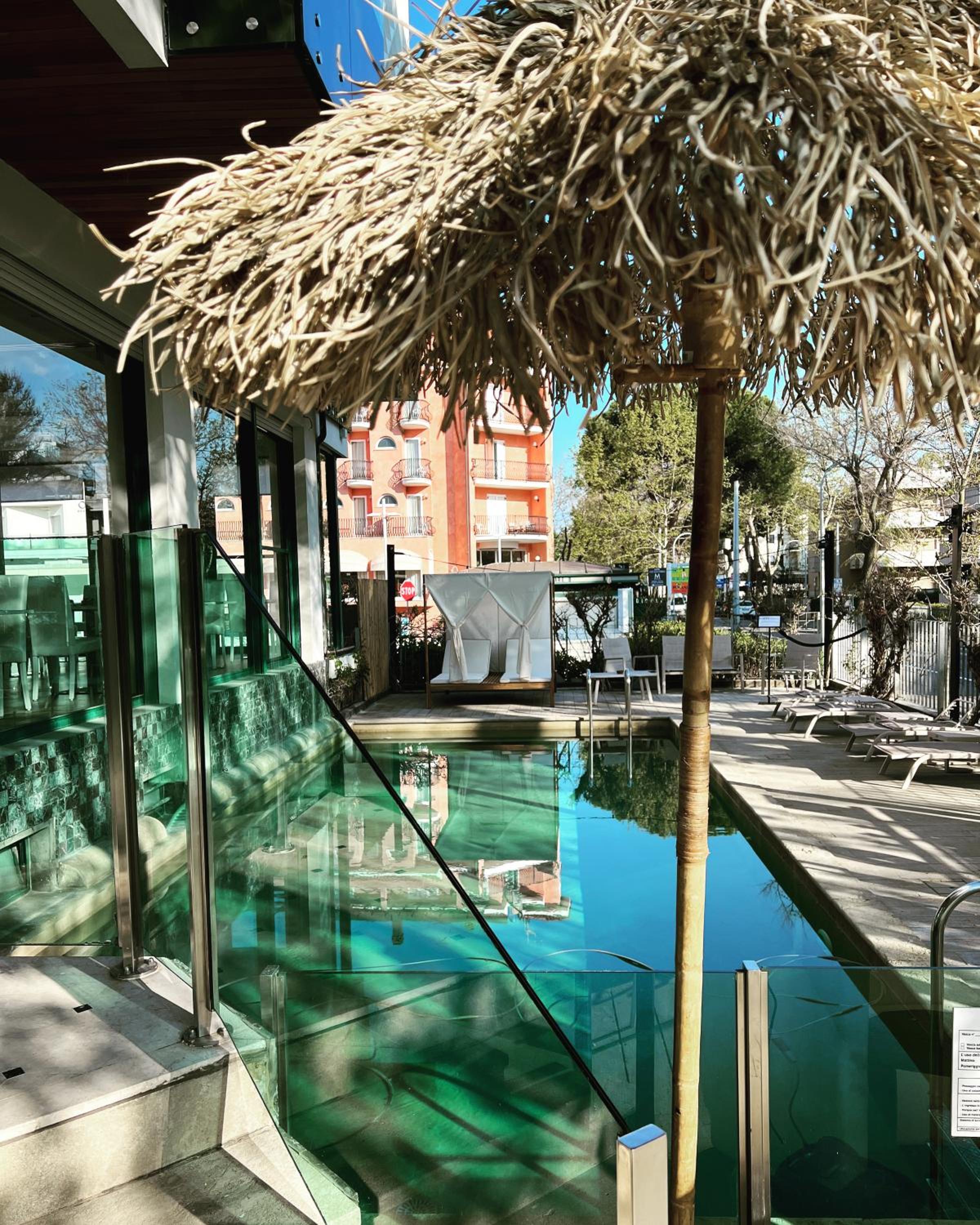Superior Double or Twin Room with Pool View - Photo 11