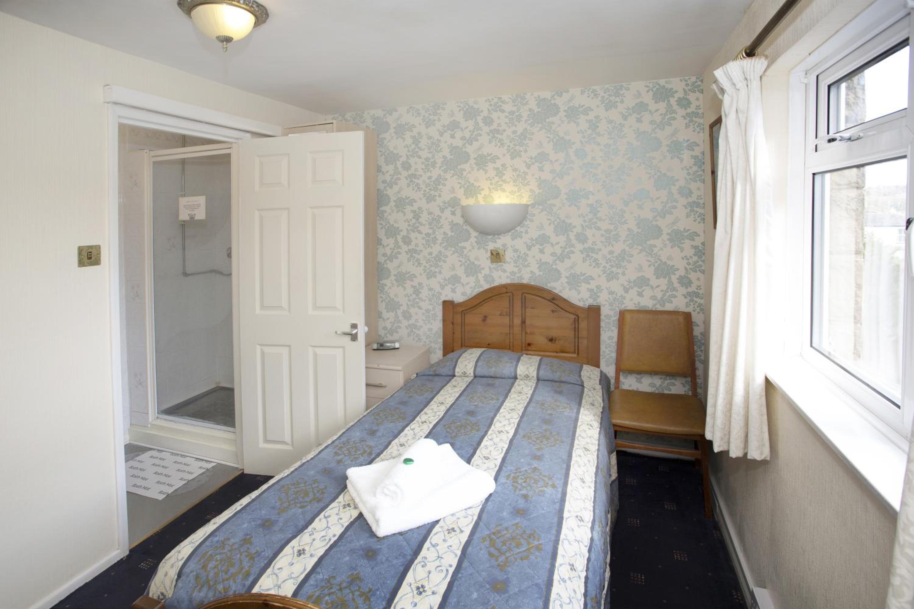 Single Room with Compact Bathroom