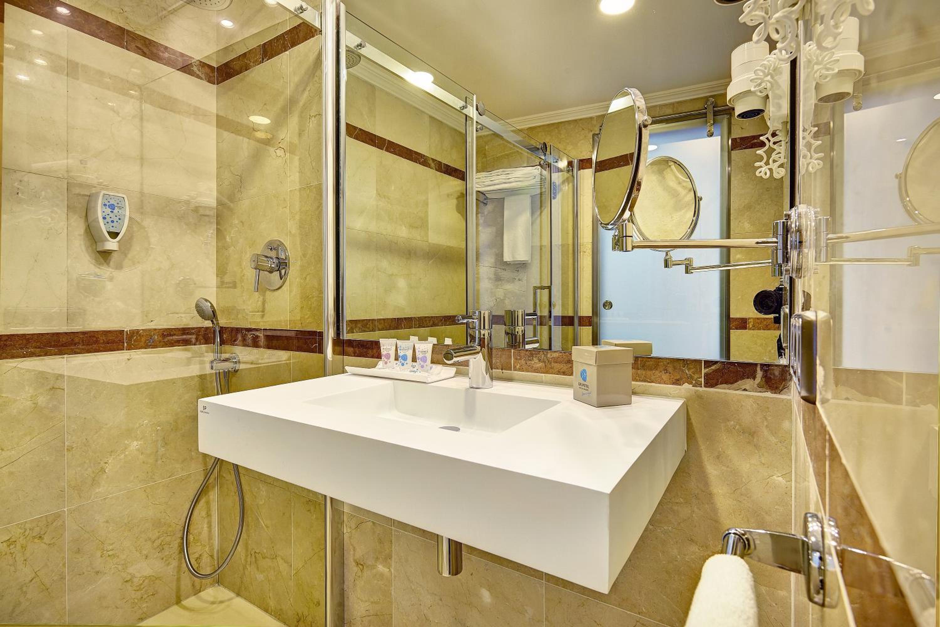 Double or Twin Room (1 Adult) photo 3