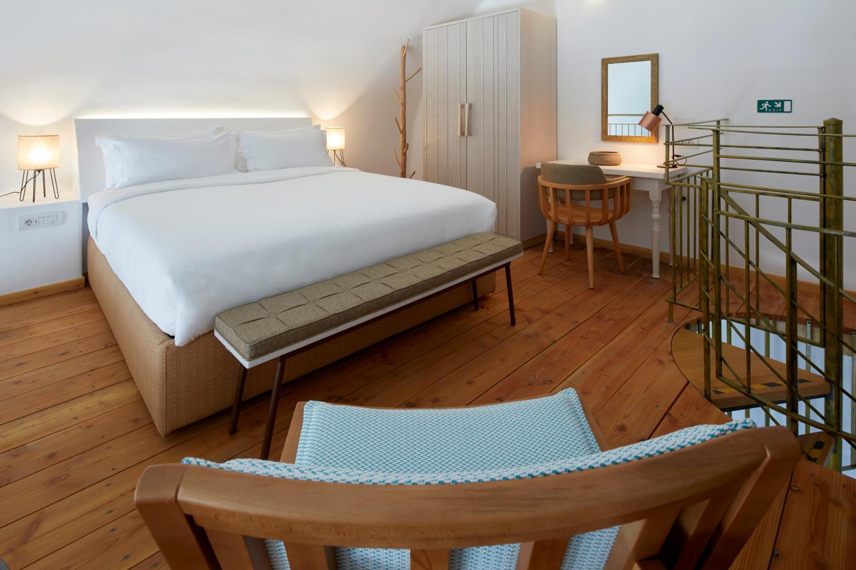 Duplex Suite with One King Bed (Non Smoking) - Photo 12
