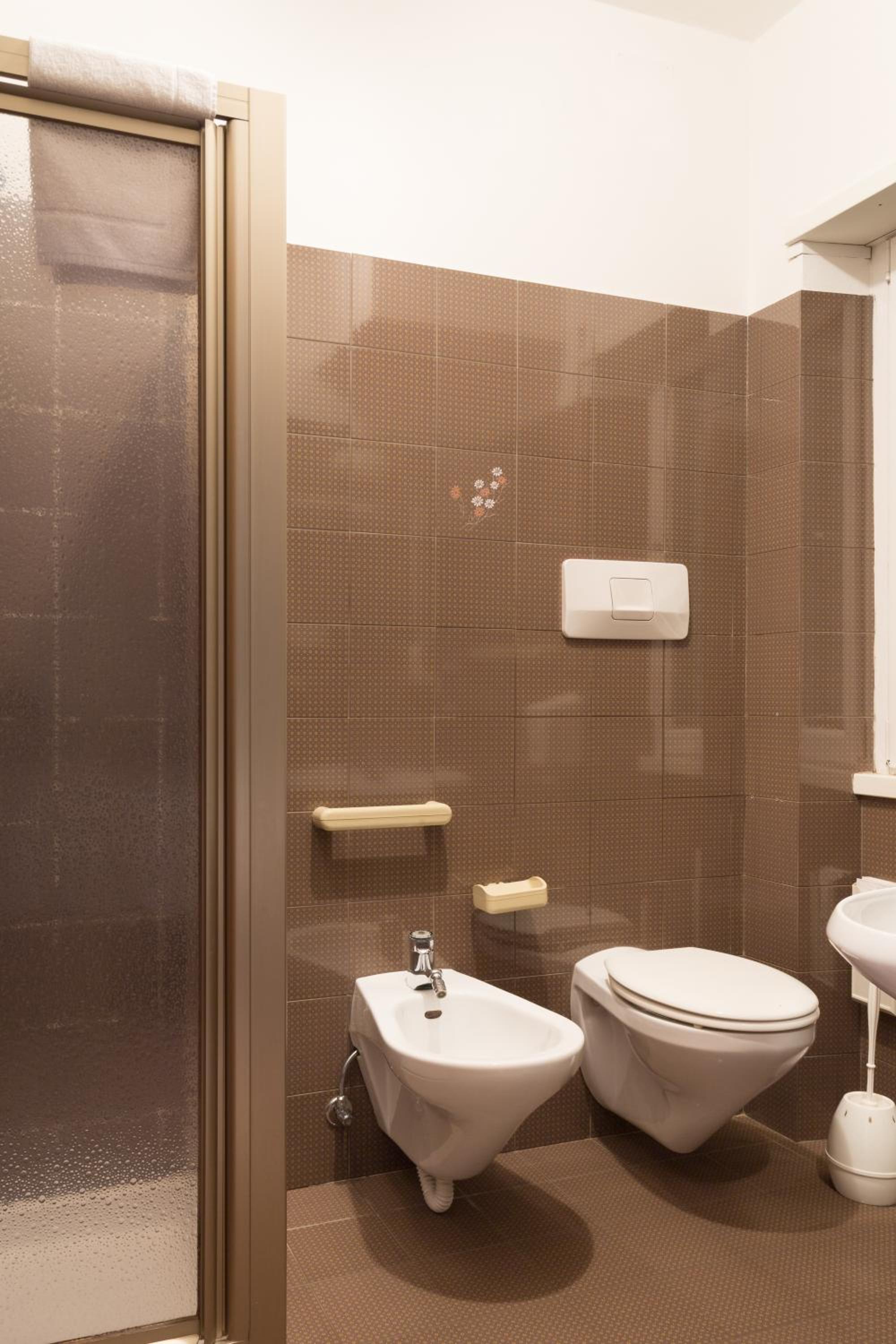 Standard Triple Room with Balcony - Photo 3