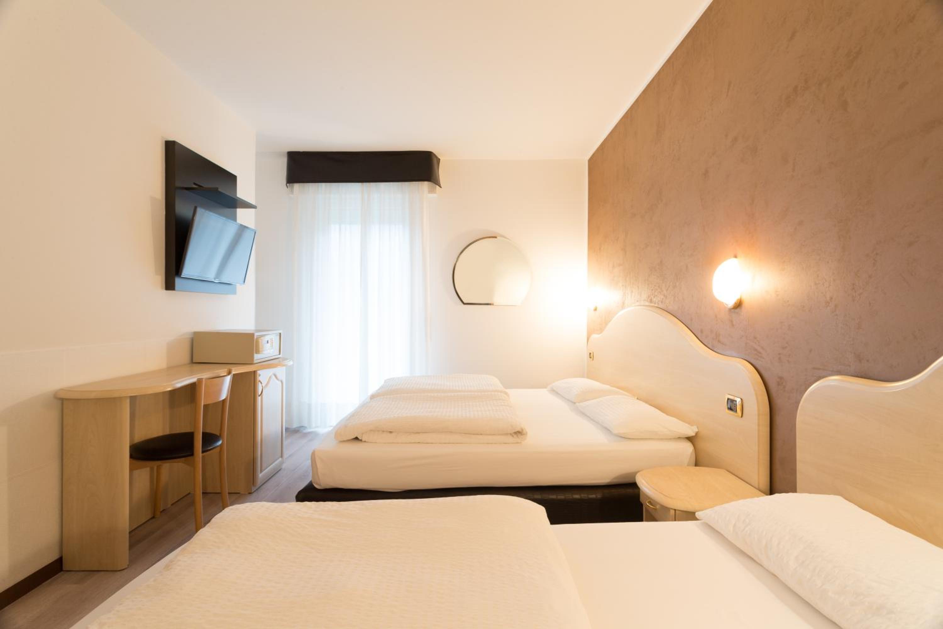 Standard Triple Room with Balcony - Photo 1