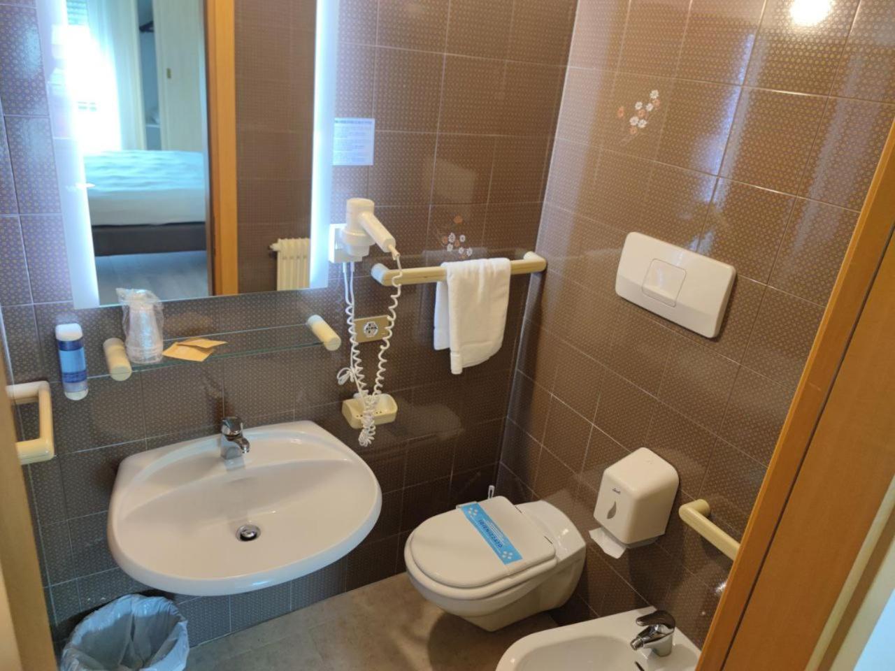 Economy Double Room photo 3
