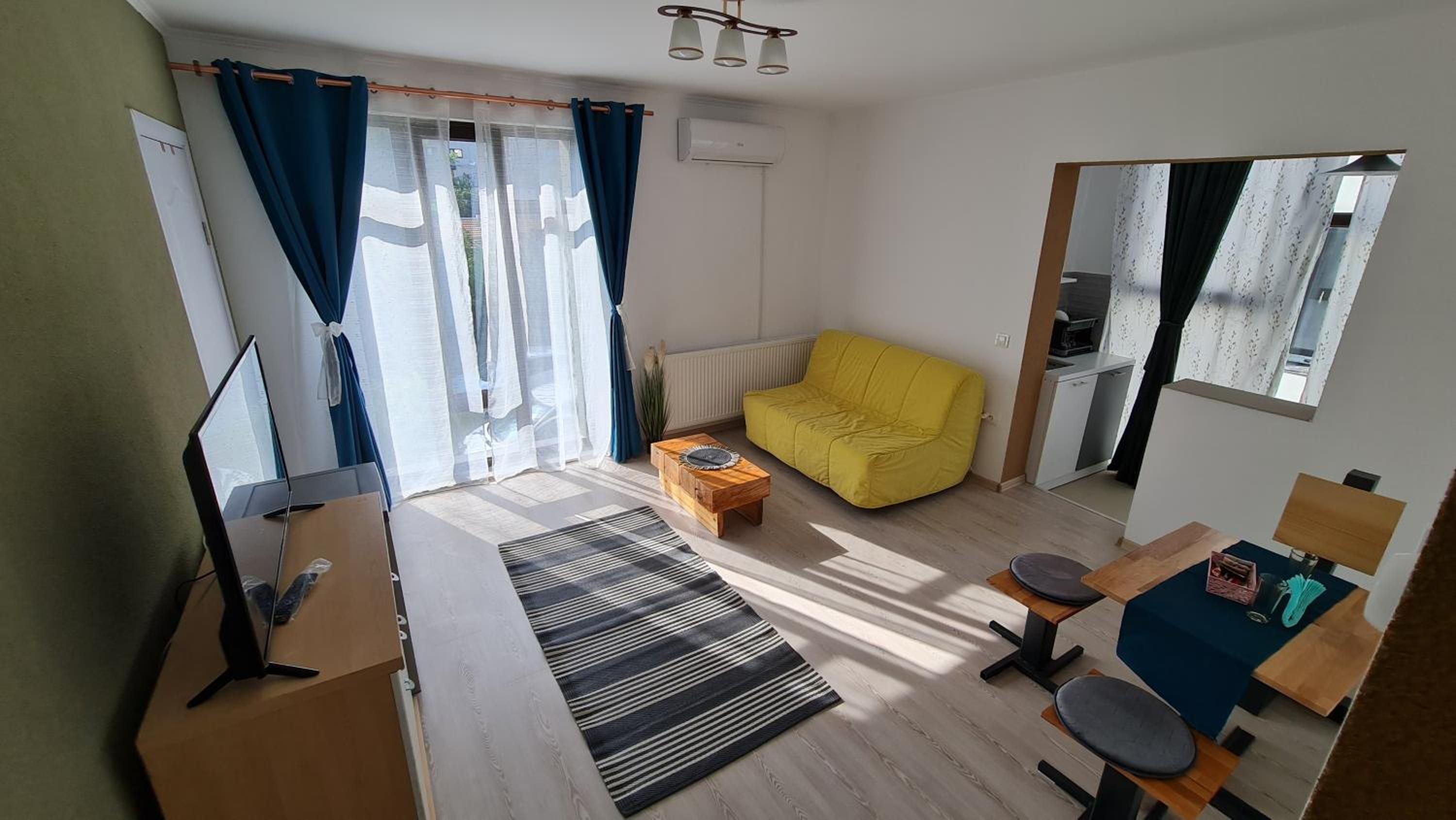 One-Bedroom Apartment photo 1