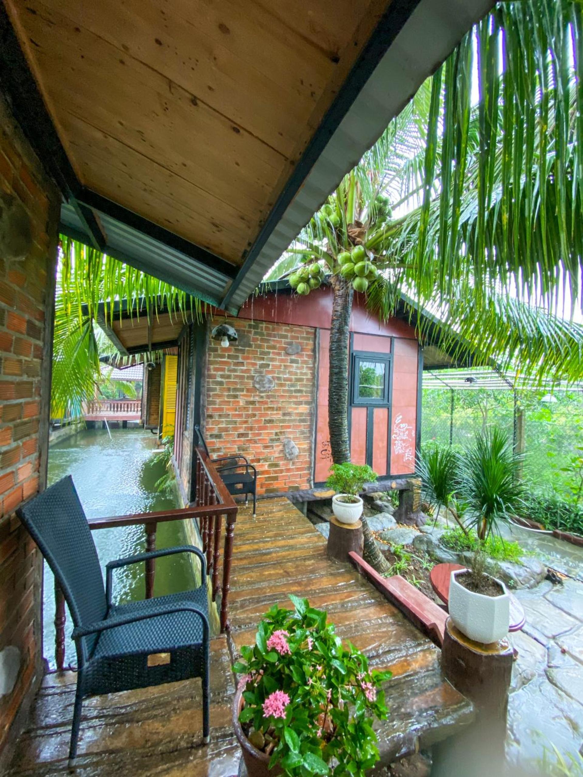 Deluxe Bungalow with Garden View photo 2