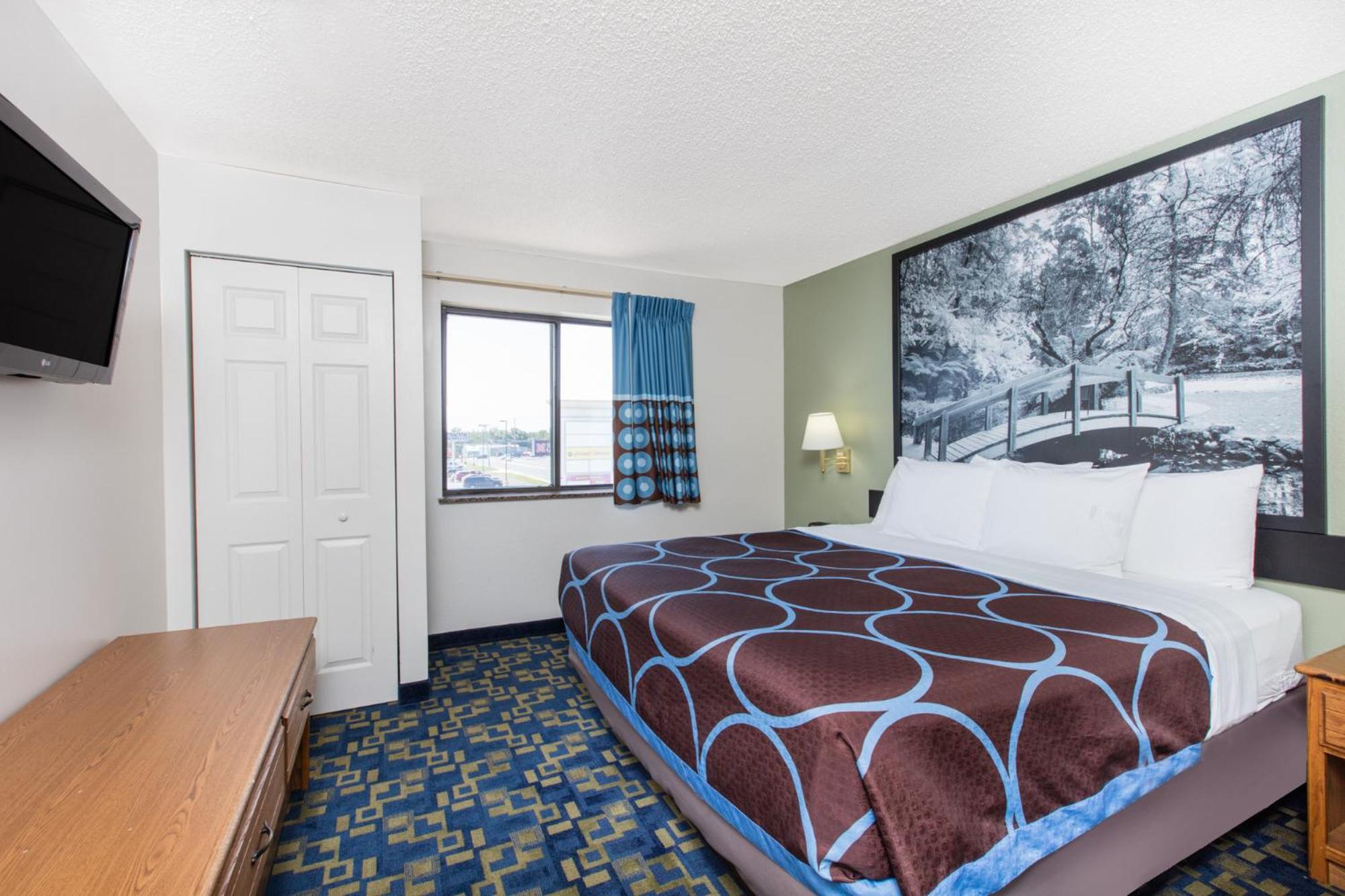 One-Bedroom King Suite - Non-Smoking photo 1
