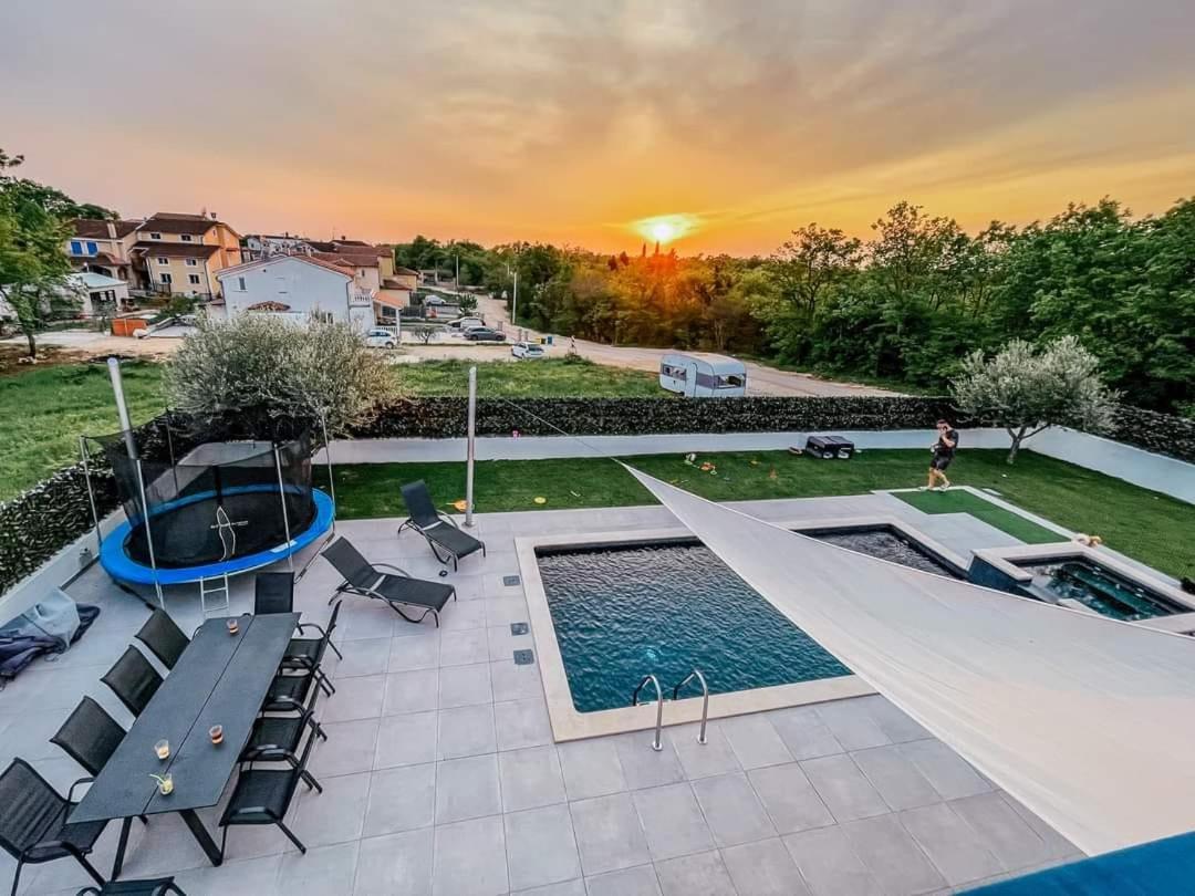 Villa photo 2