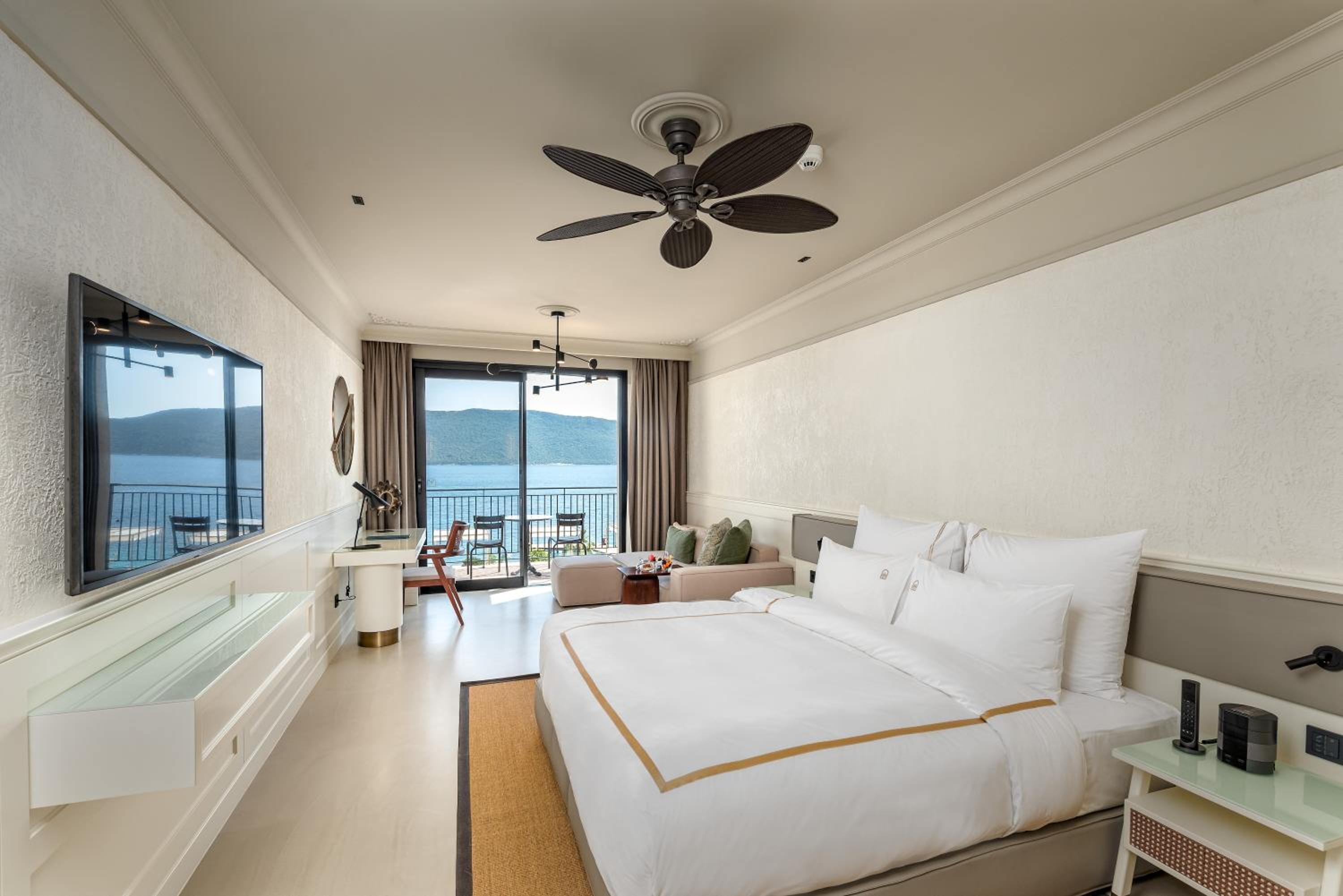 Deluxe Room Sea View with Balcony