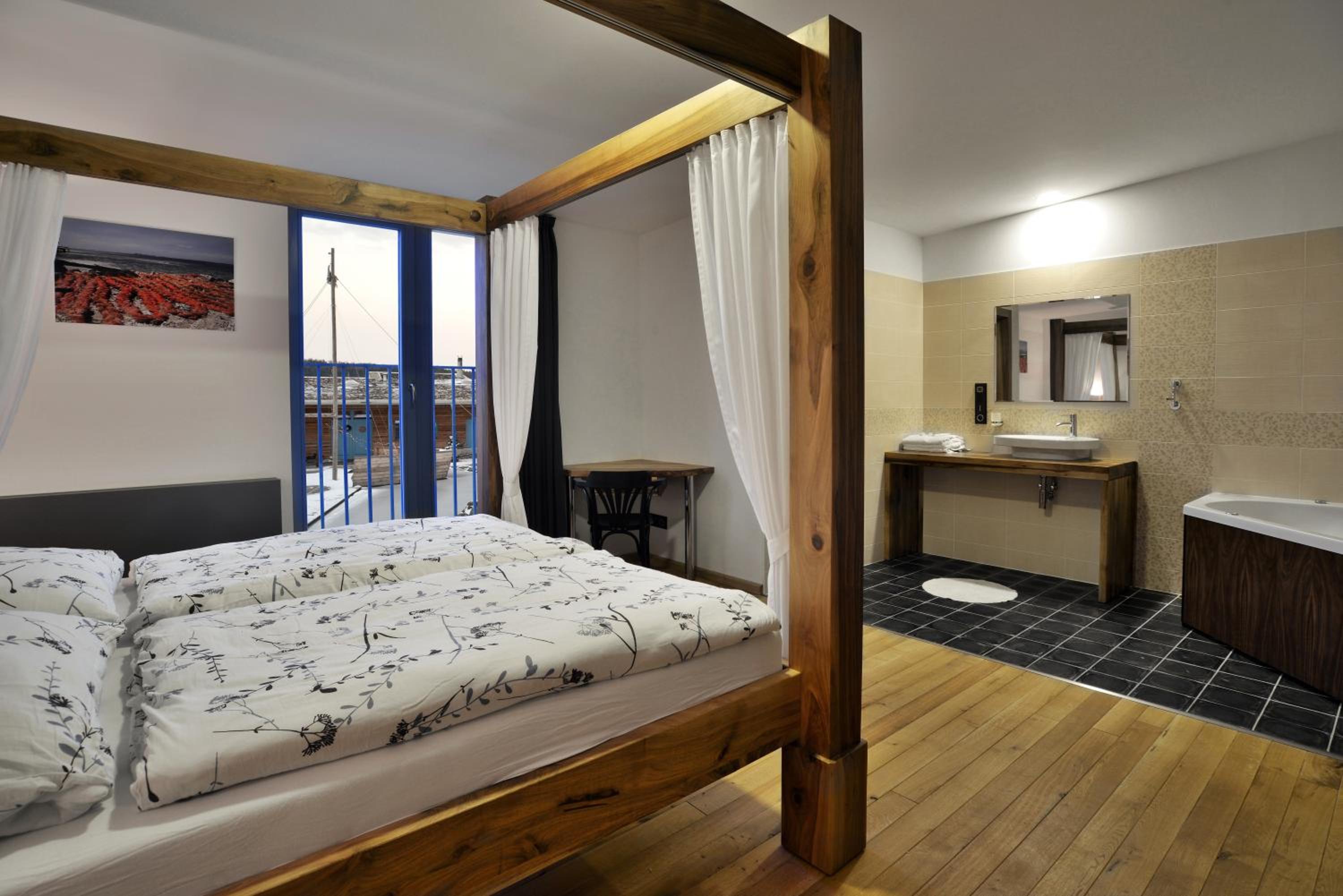 King Room with Spa Bath photo 1