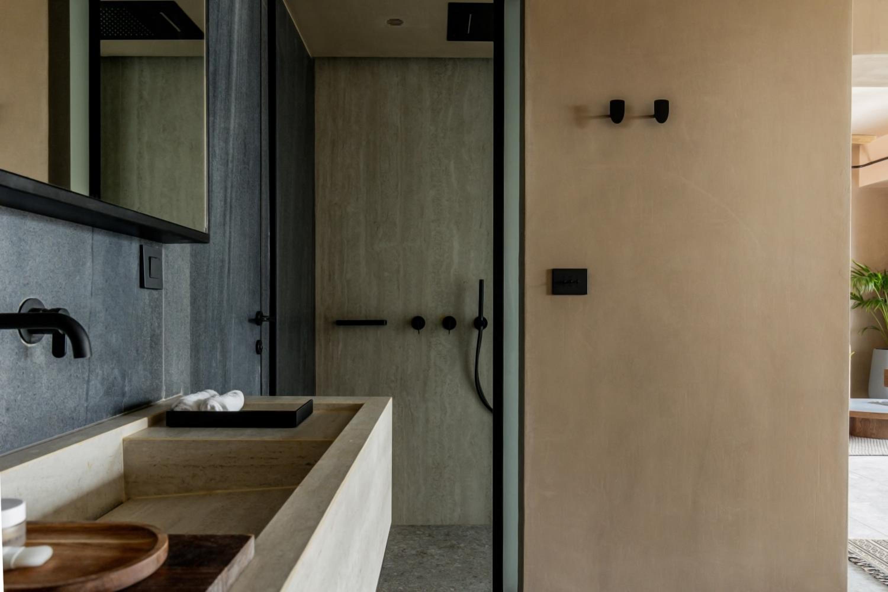 Signature Suite with Private Pool & Sauna thumbnail 5