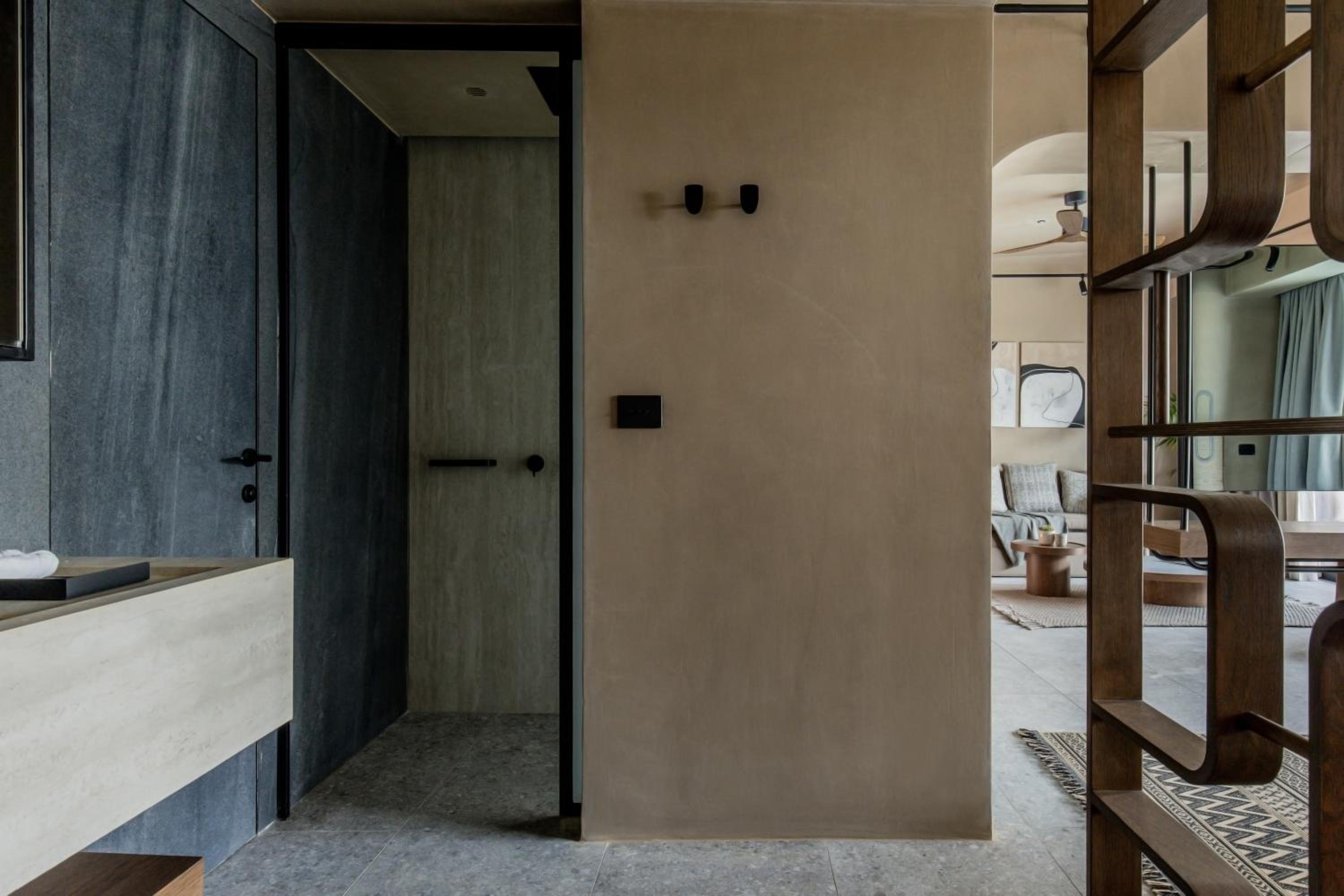 Signature Suite with Private Pool & Sauna thumbnail 6