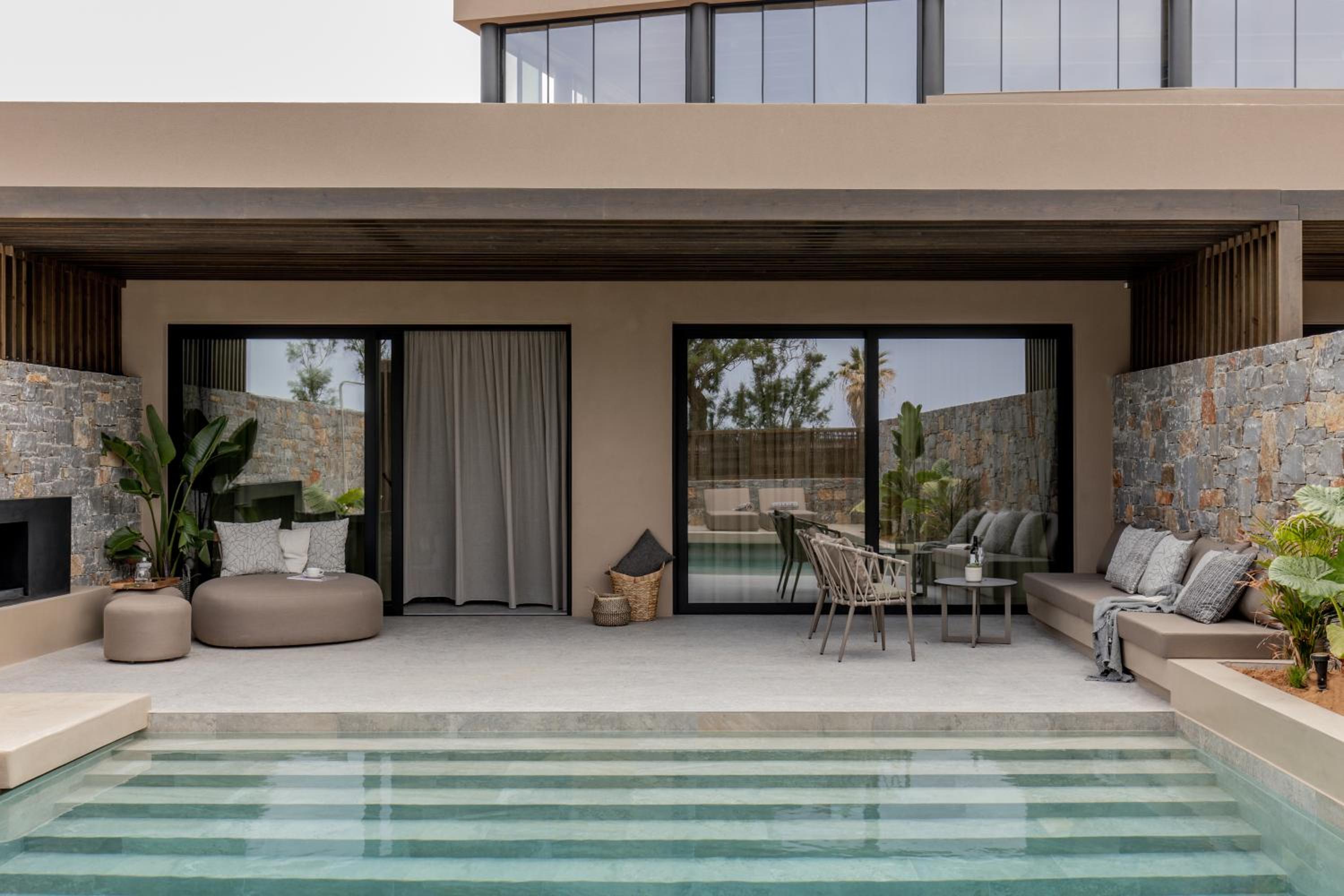 Signature Suite with Private Pool & Hammam thumbnail 5