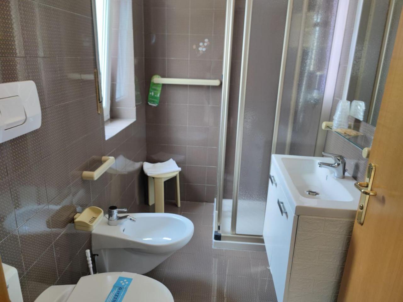 Quadruple Room with Balcony - Photo 2