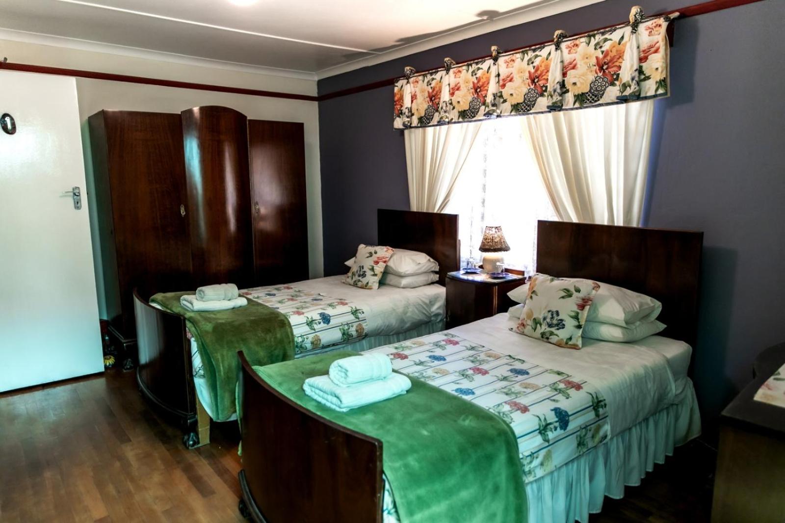 Twin Room with Private External Bathroom photo 3