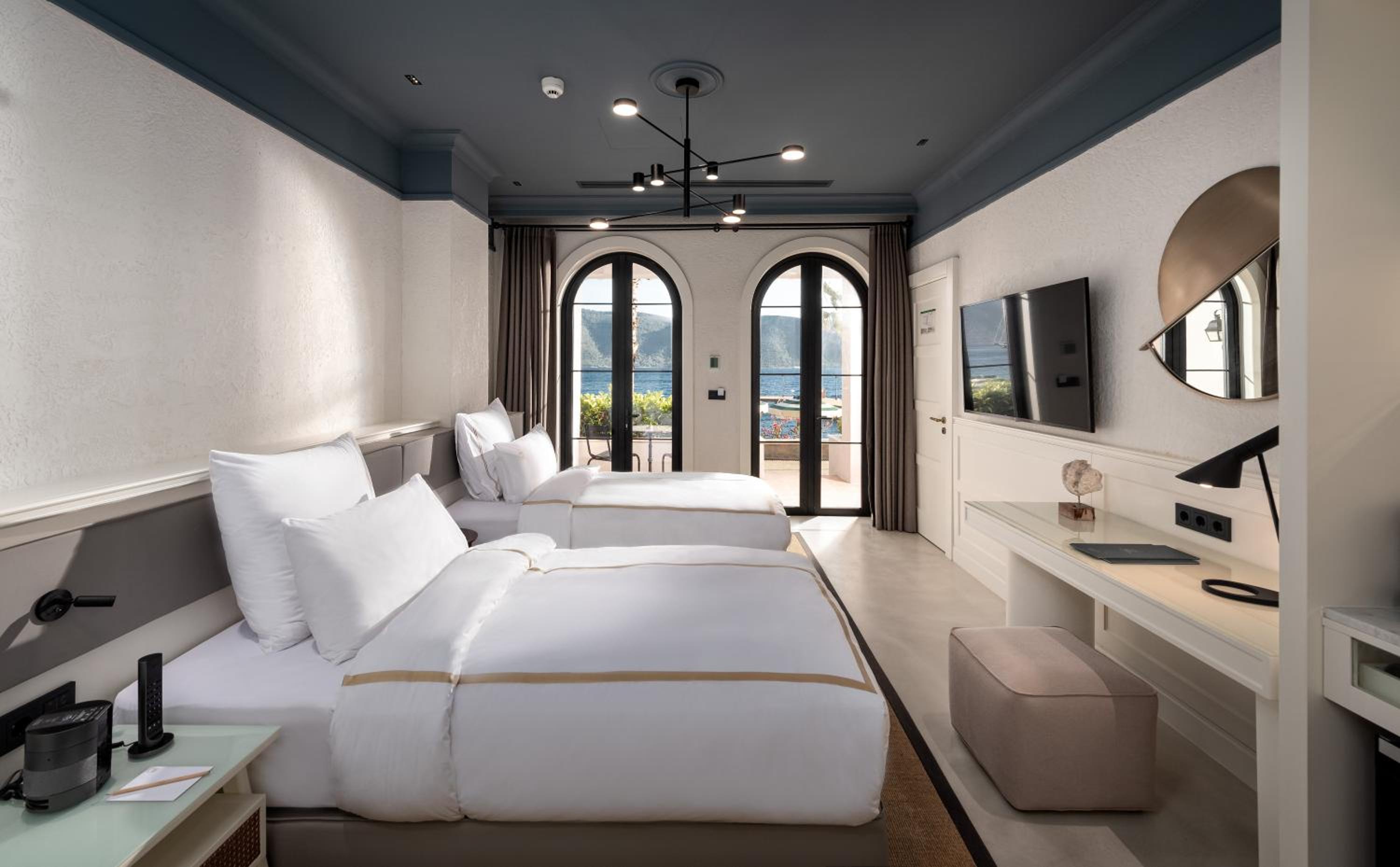 Two-Bedroom Beachfront Suite photo 1