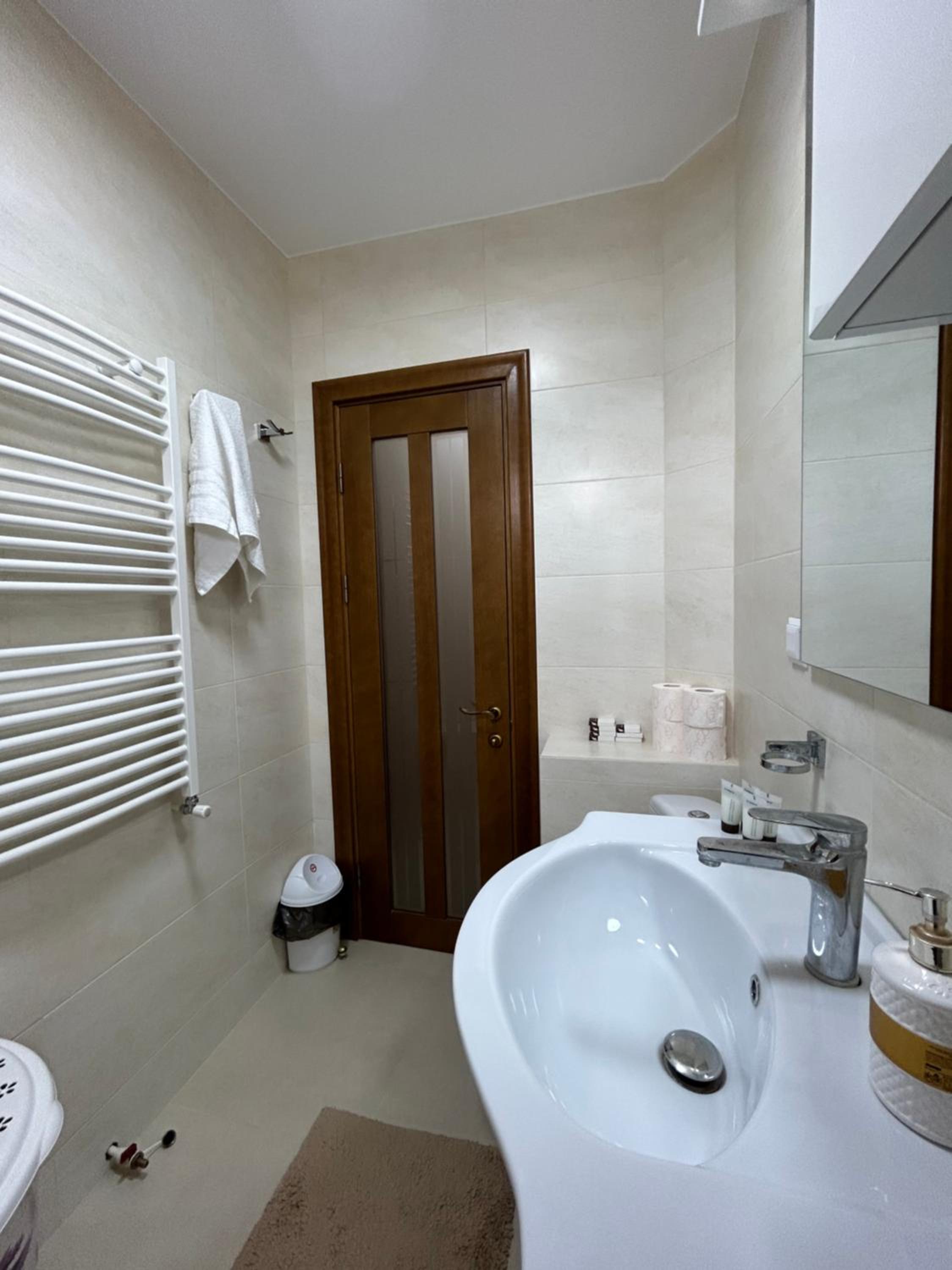 One-Bedroom Apartment - Photo 11