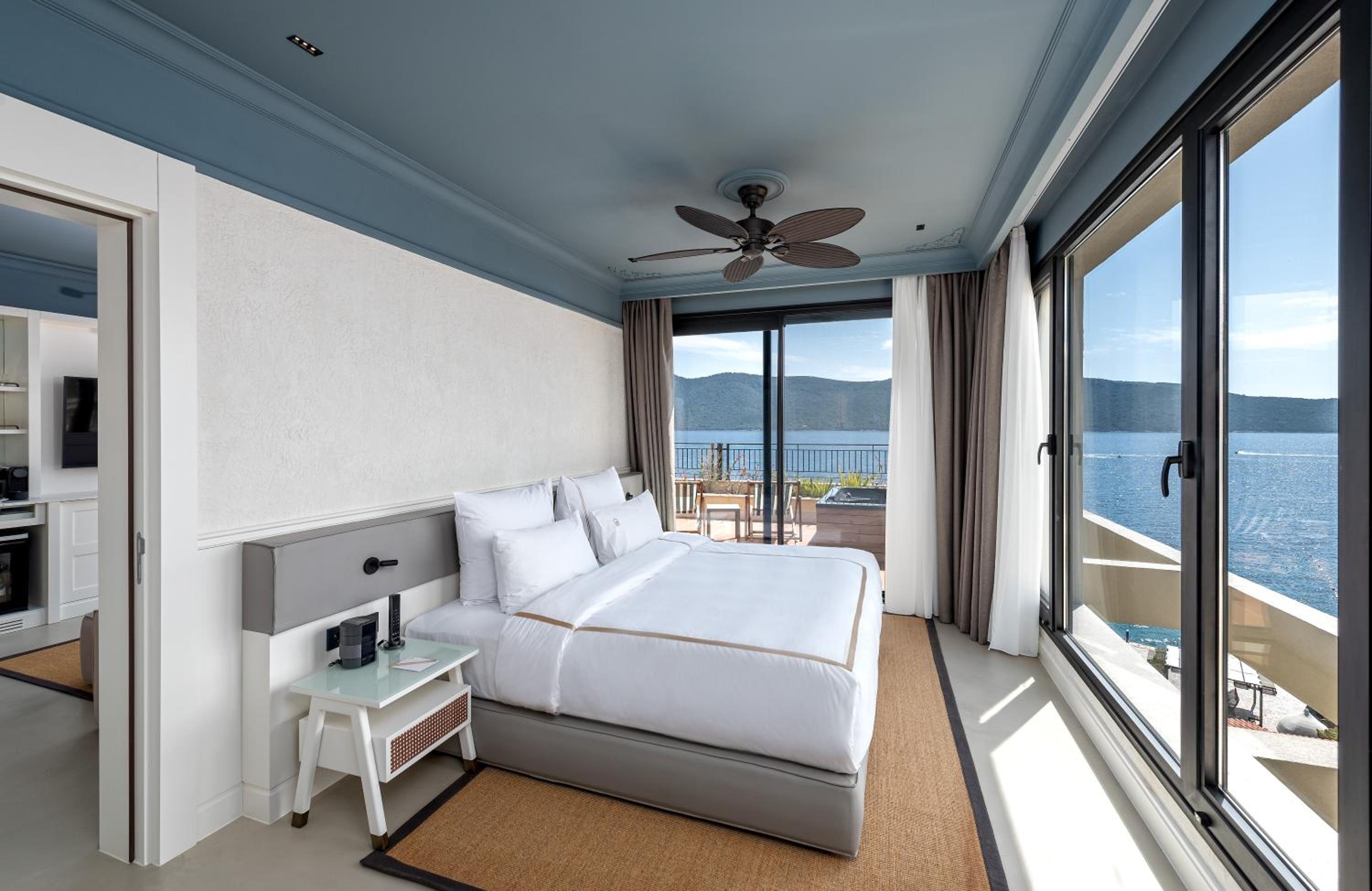 Jacuzzi Suite