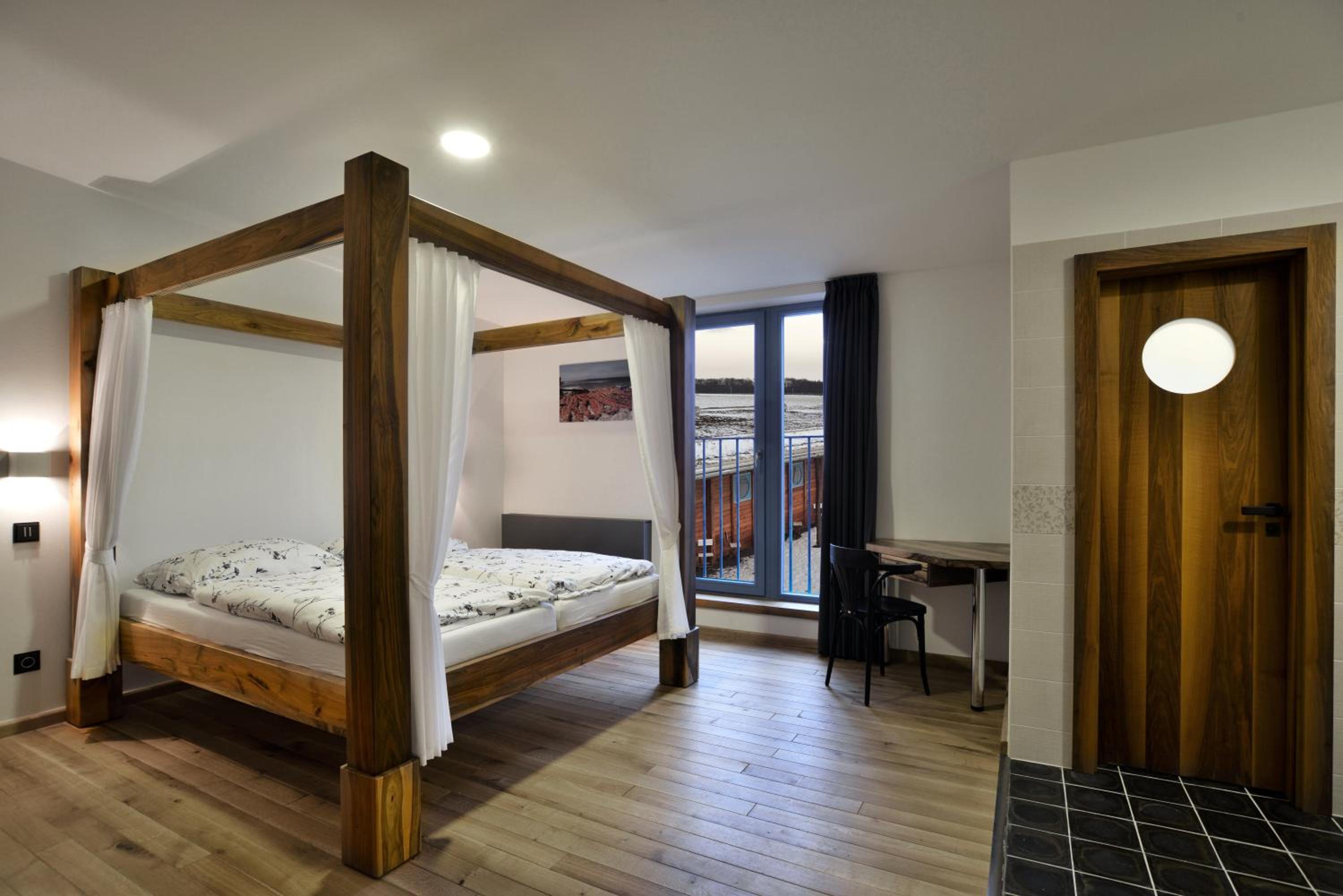 Deluxe King Room photo 1