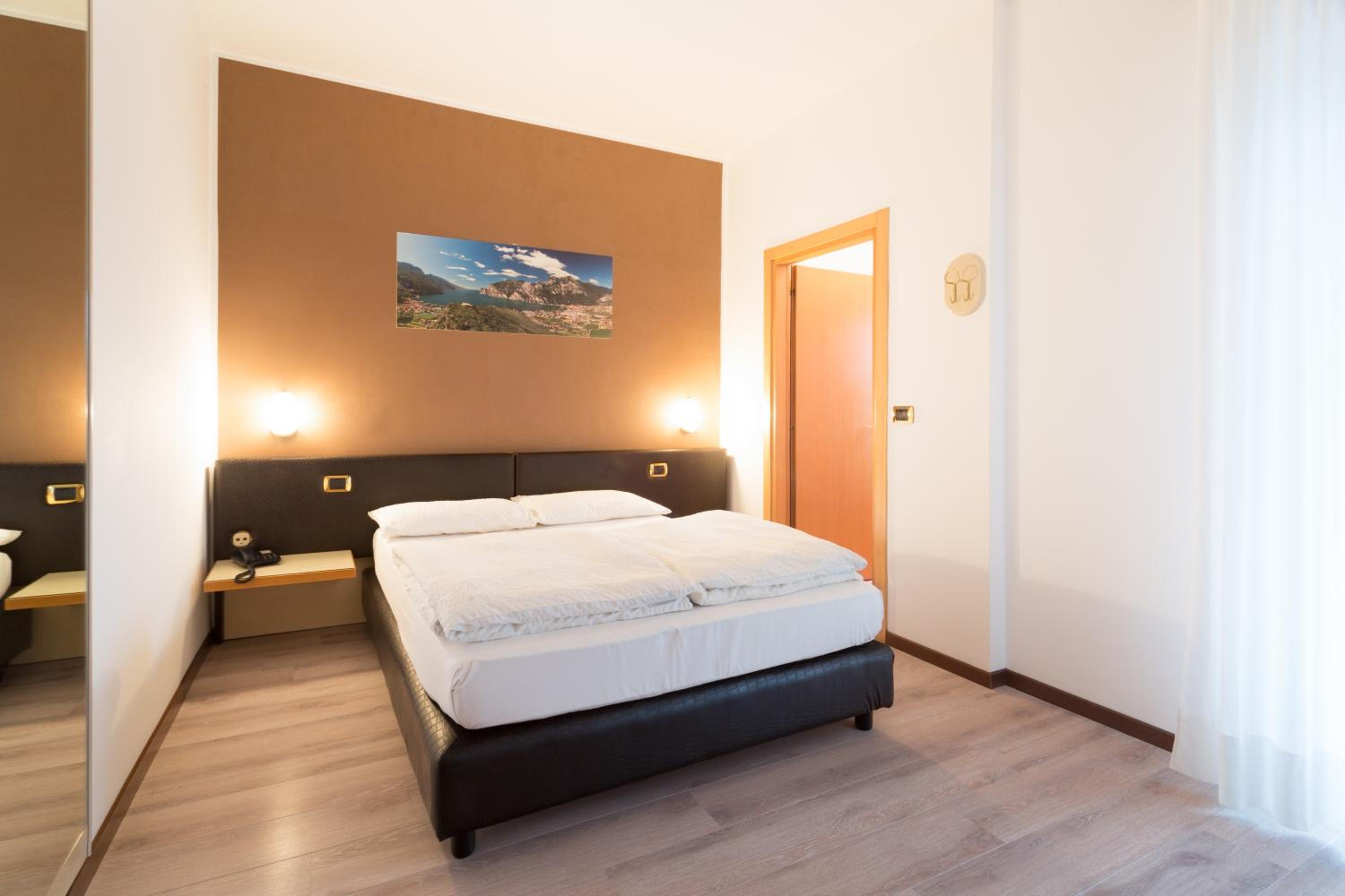 Comfort Double Room with Balcony - Photo 5