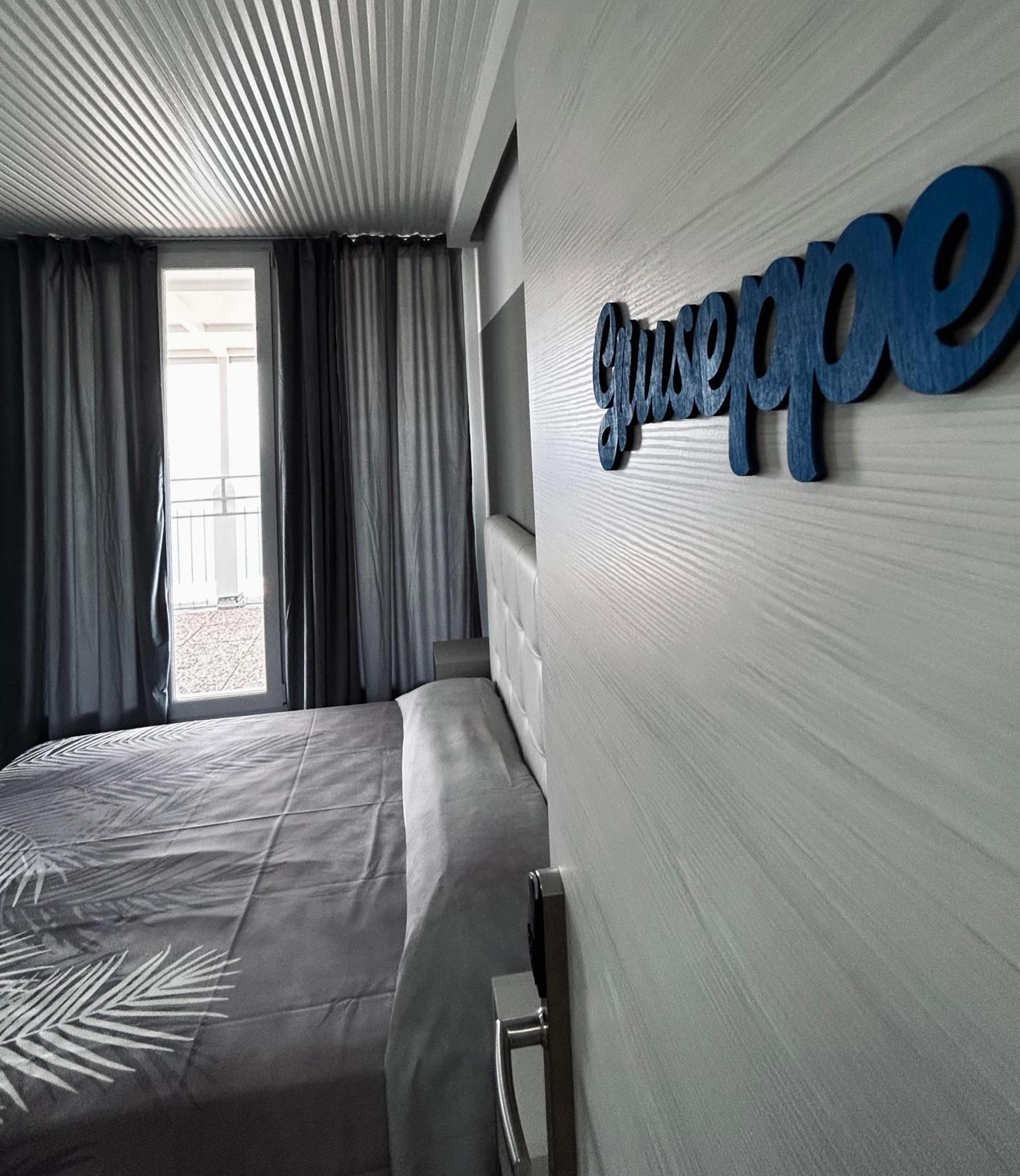 Deluxe Double Room with Balcony and Sea View photo 1