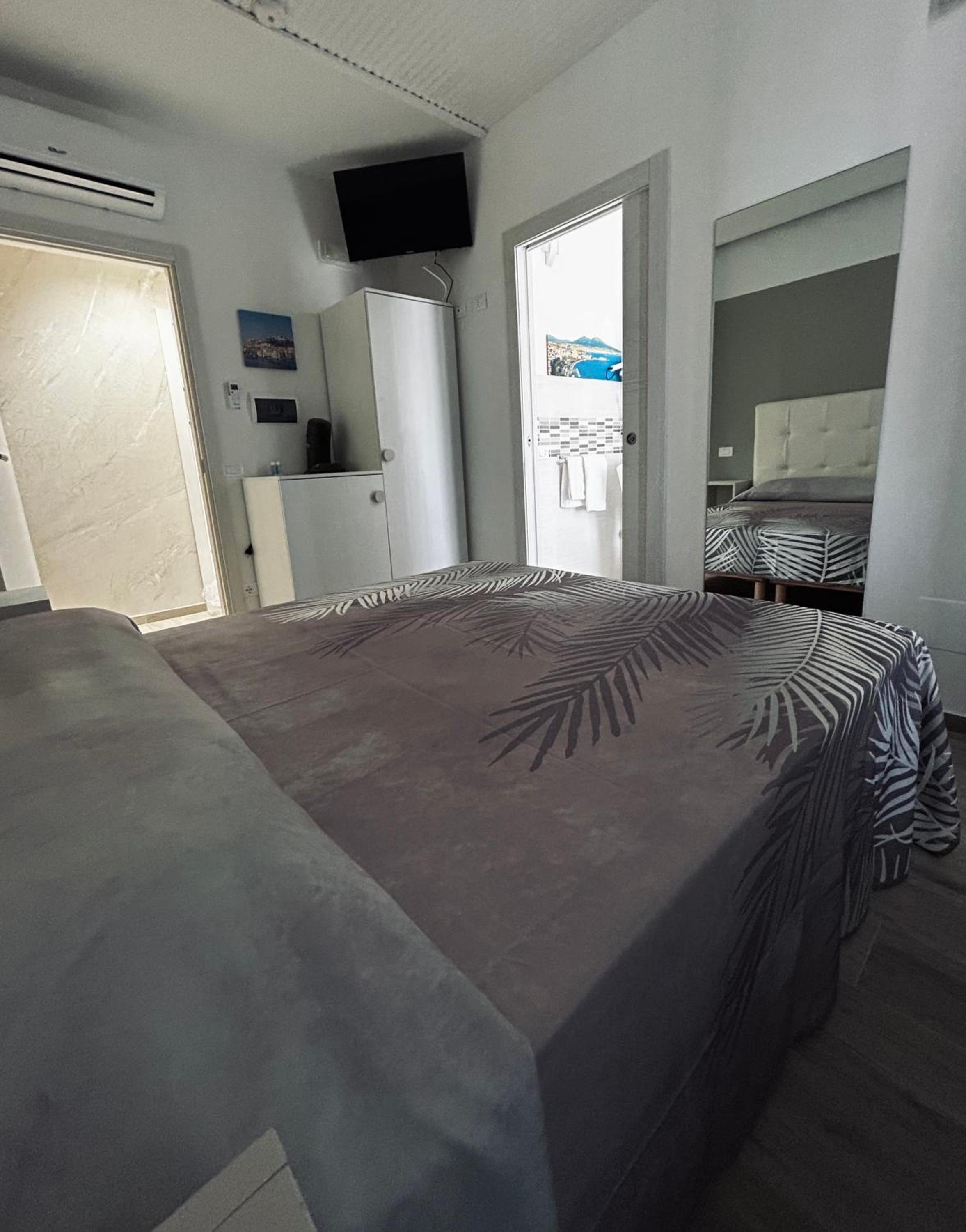 Deluxe Double Room with Balcony and Sea View photo 2