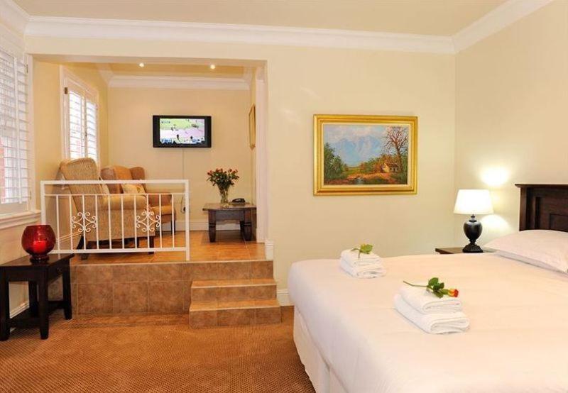 Double or Twin Room with Bathroom - Photo 6