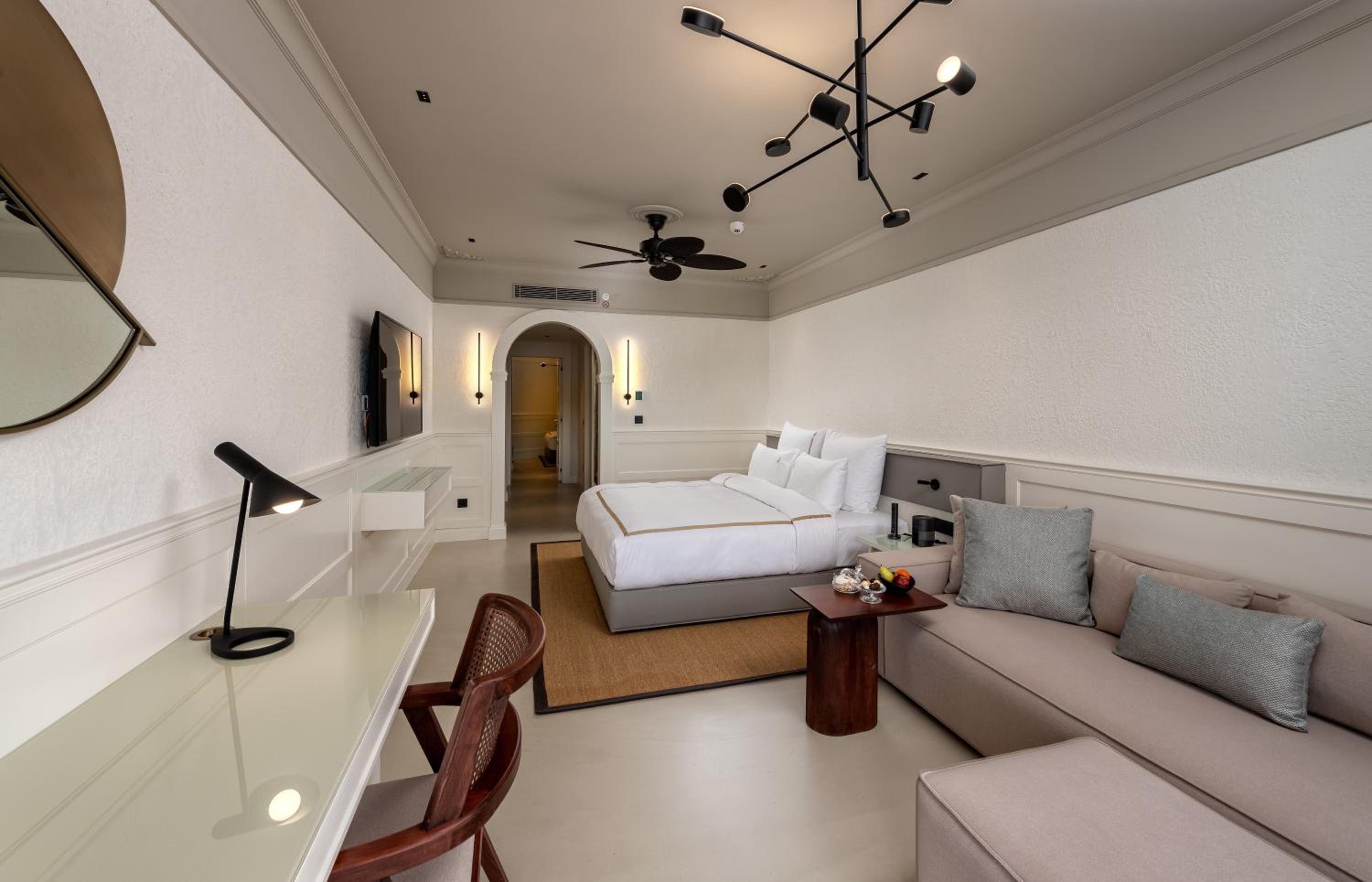 Pool Suite photo 2
