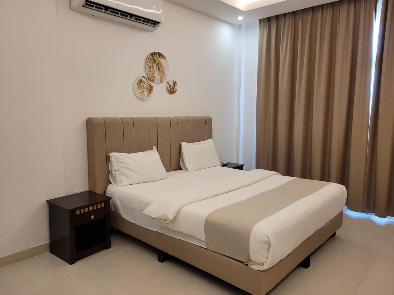 Deluxe King Room - Photo 3