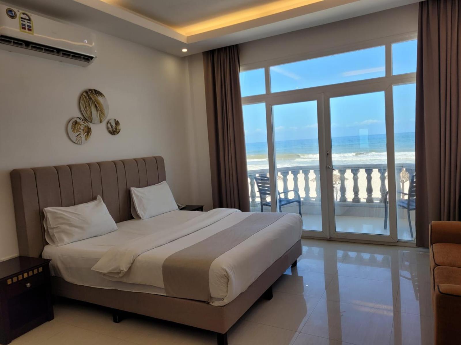 Deluxe King Room - Photo 2
