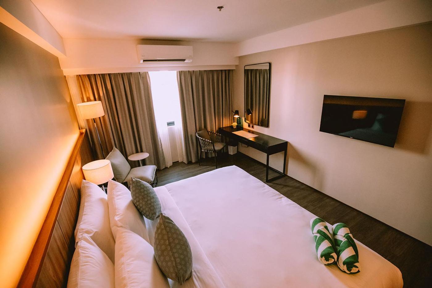 Deluxe King Room - Photo 2