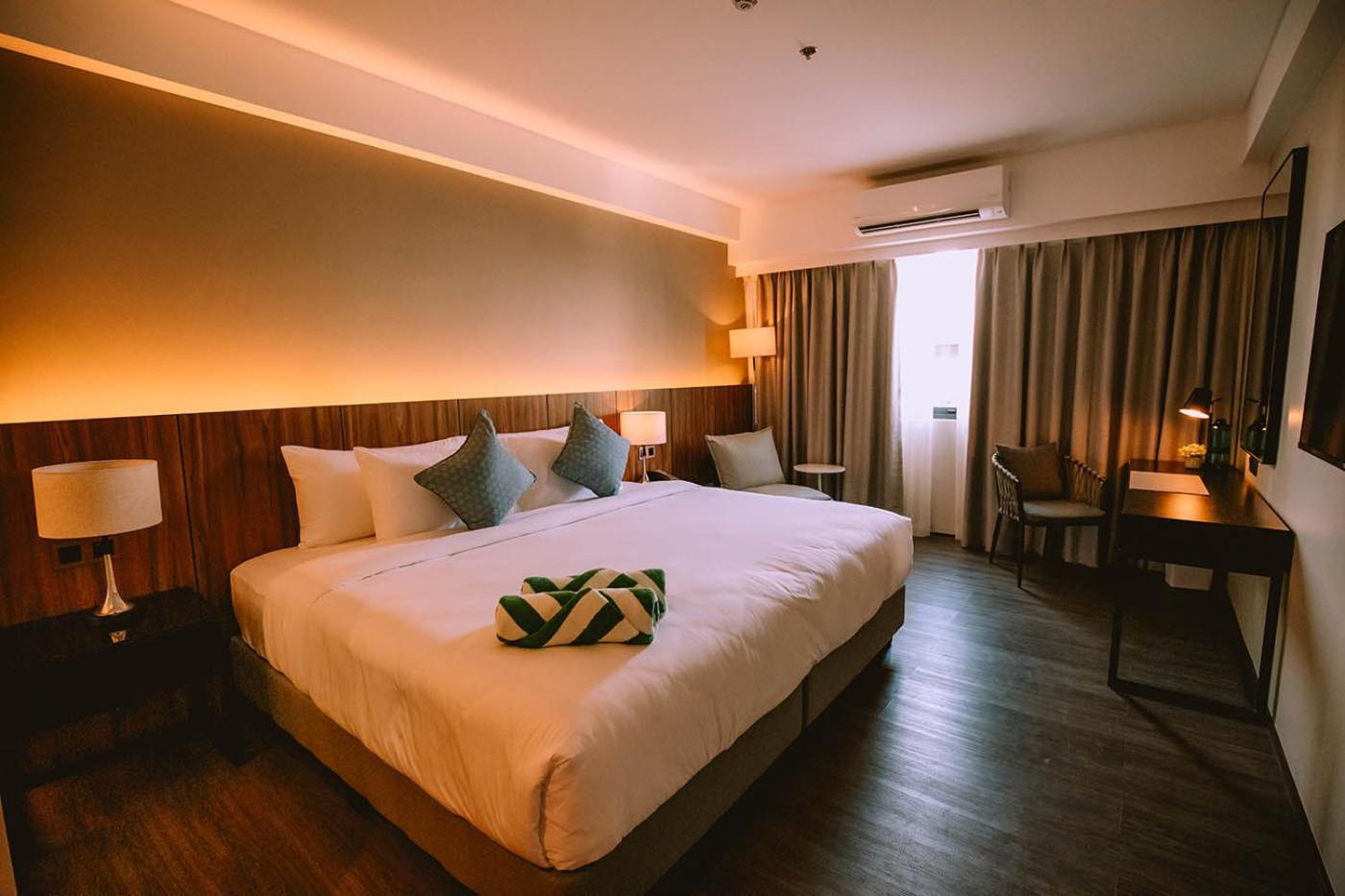 Deluxe King Room - Photo 3