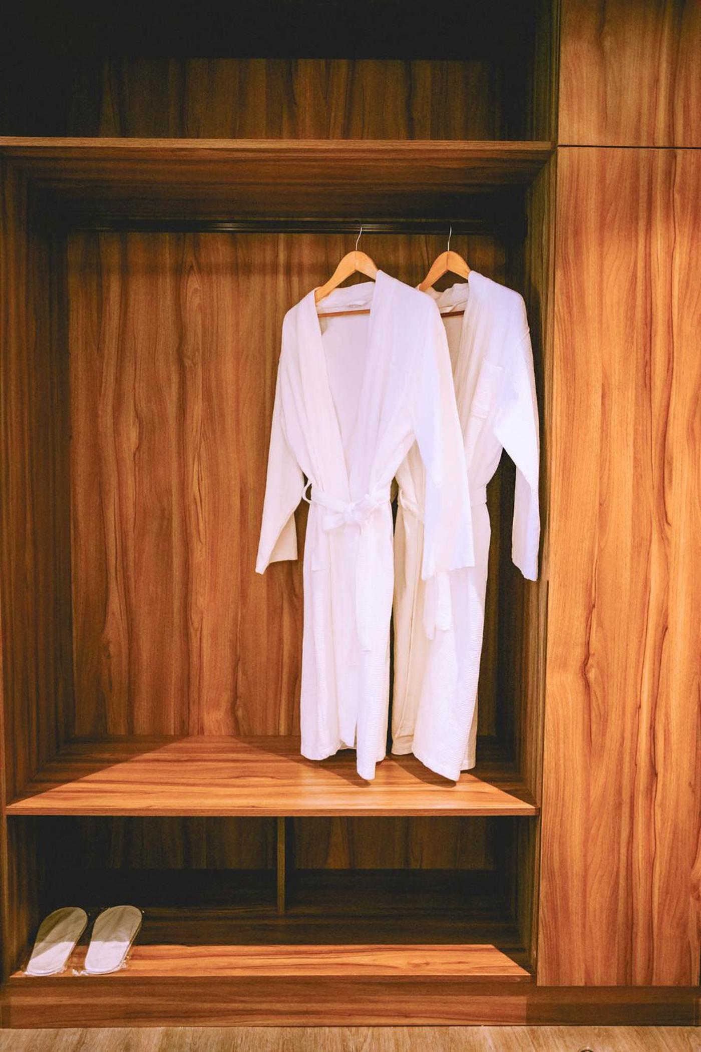 Premier Twin Room - Photo 4