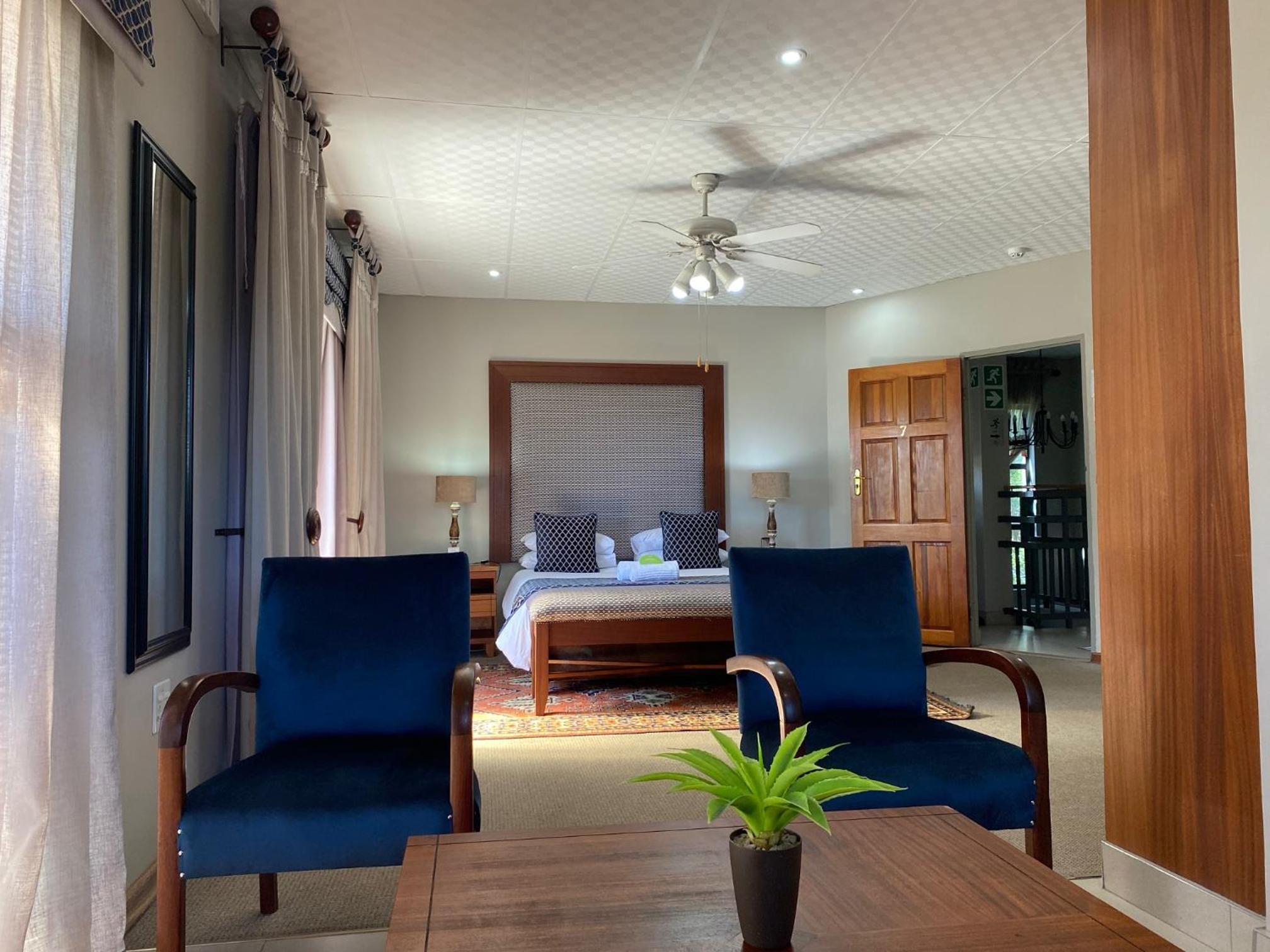 Queen Room with Balcony photo 1